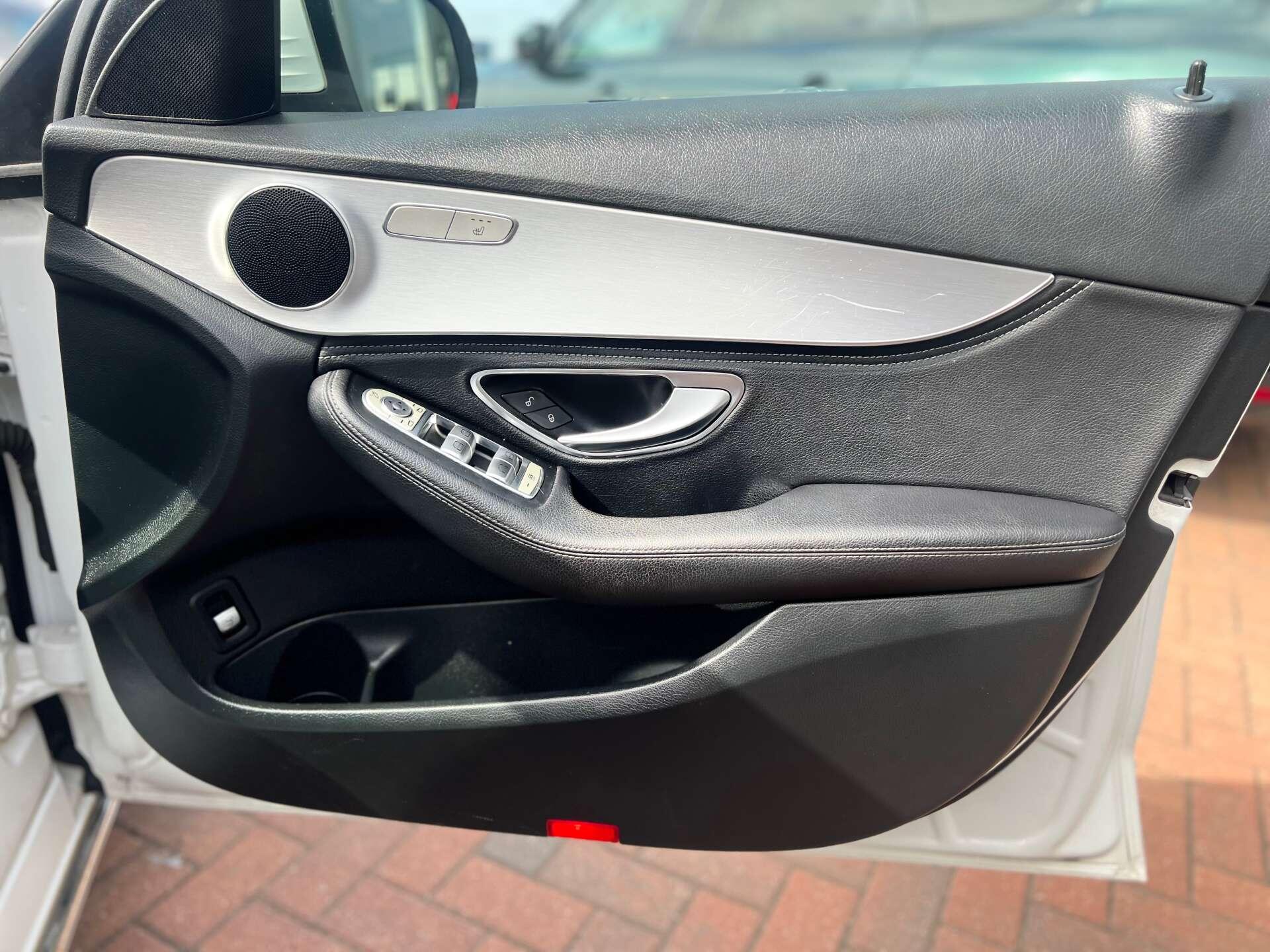 Mercedes-Benz C-Class view 43