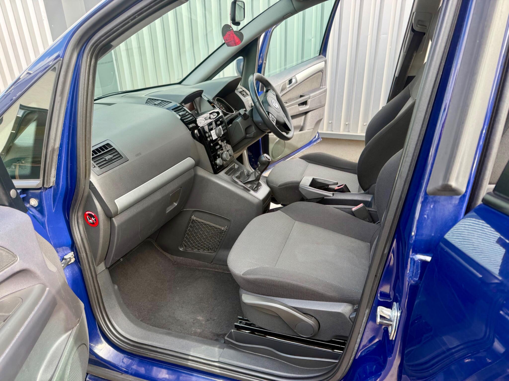 Vauxhall Zafira view 25