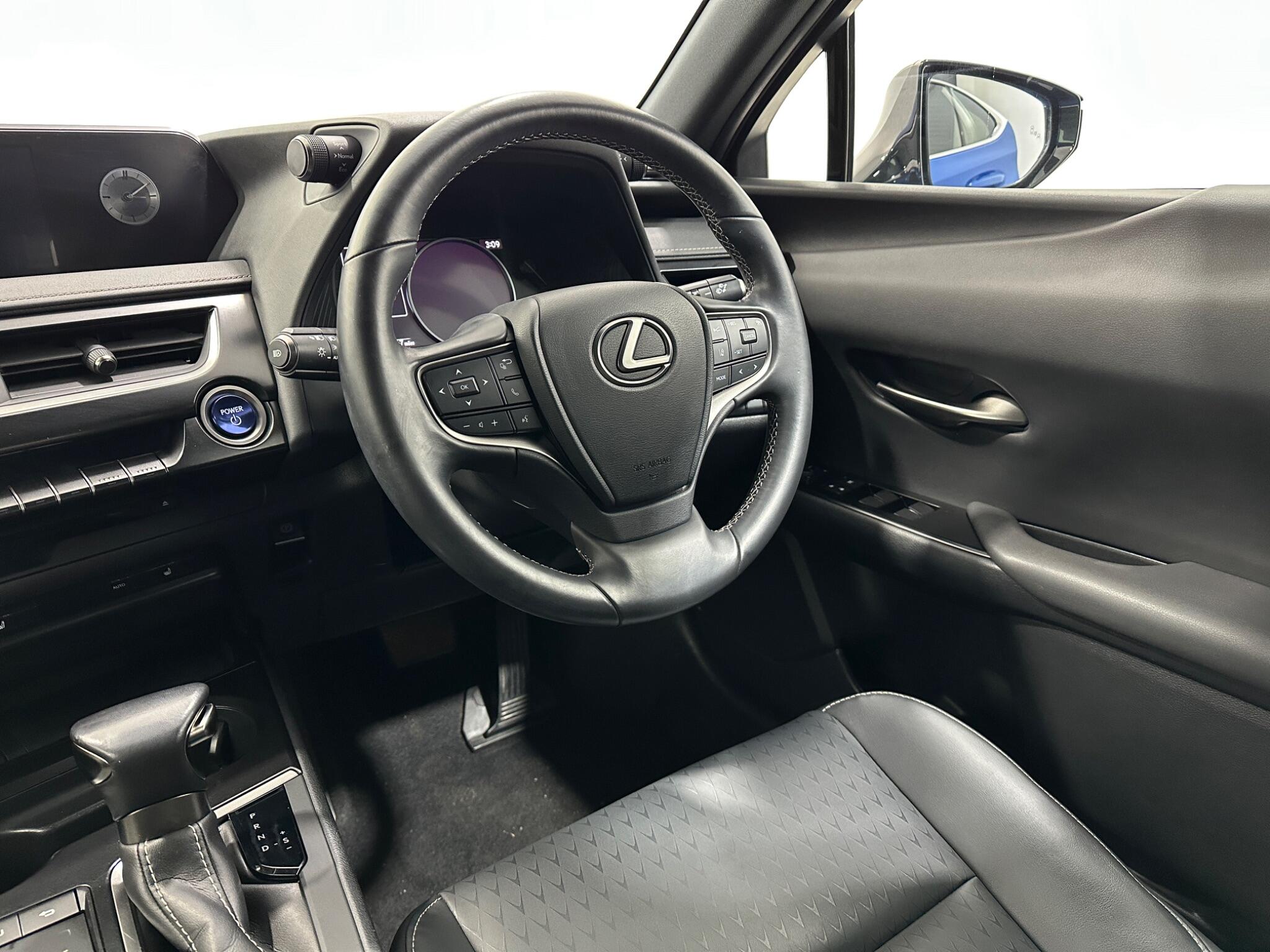 Lexus UX view 12