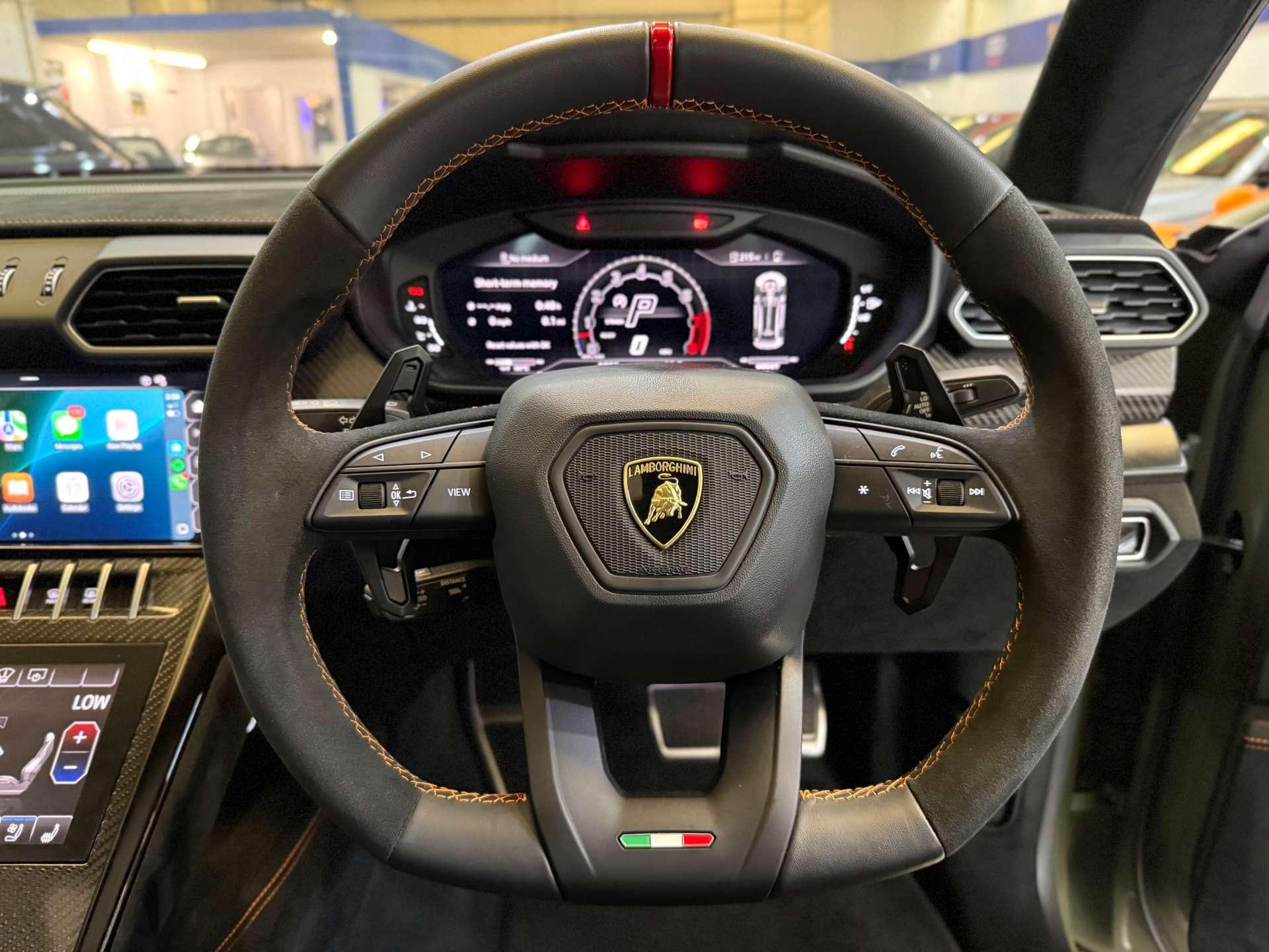 Lamborghini Urus view 35