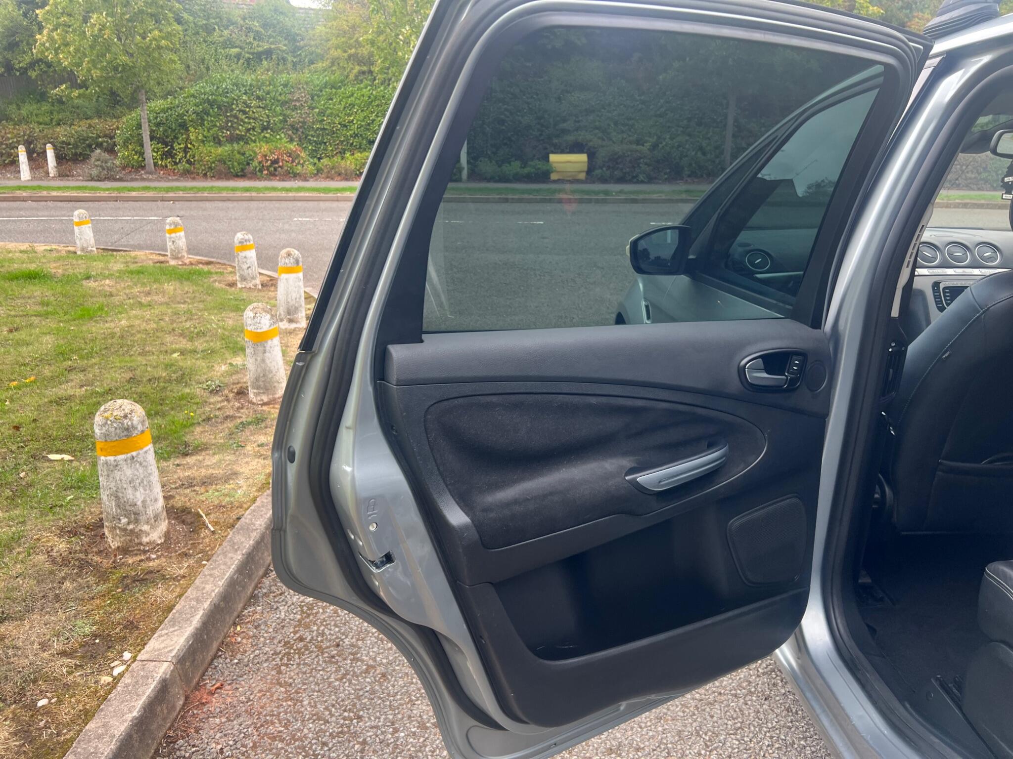 Ford S-Max view 22