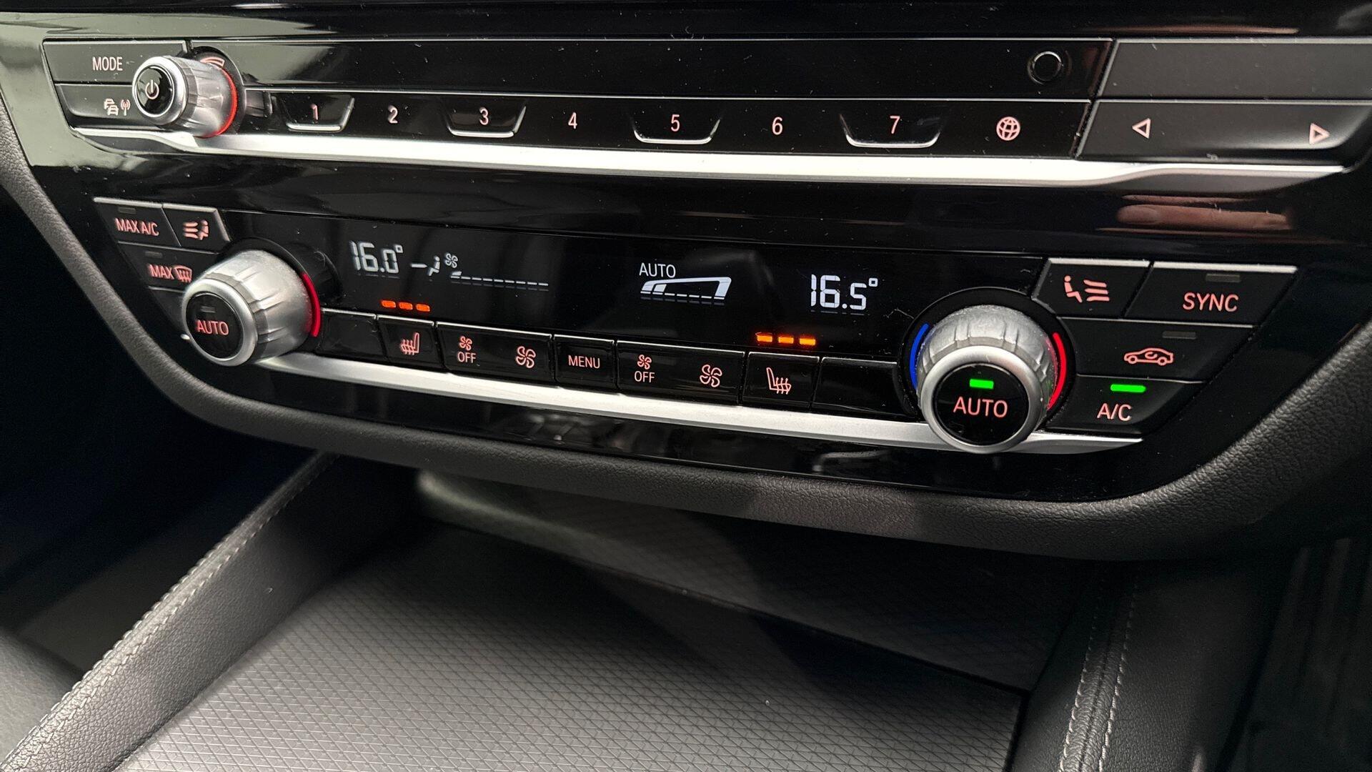 BMW 5 Series view 24