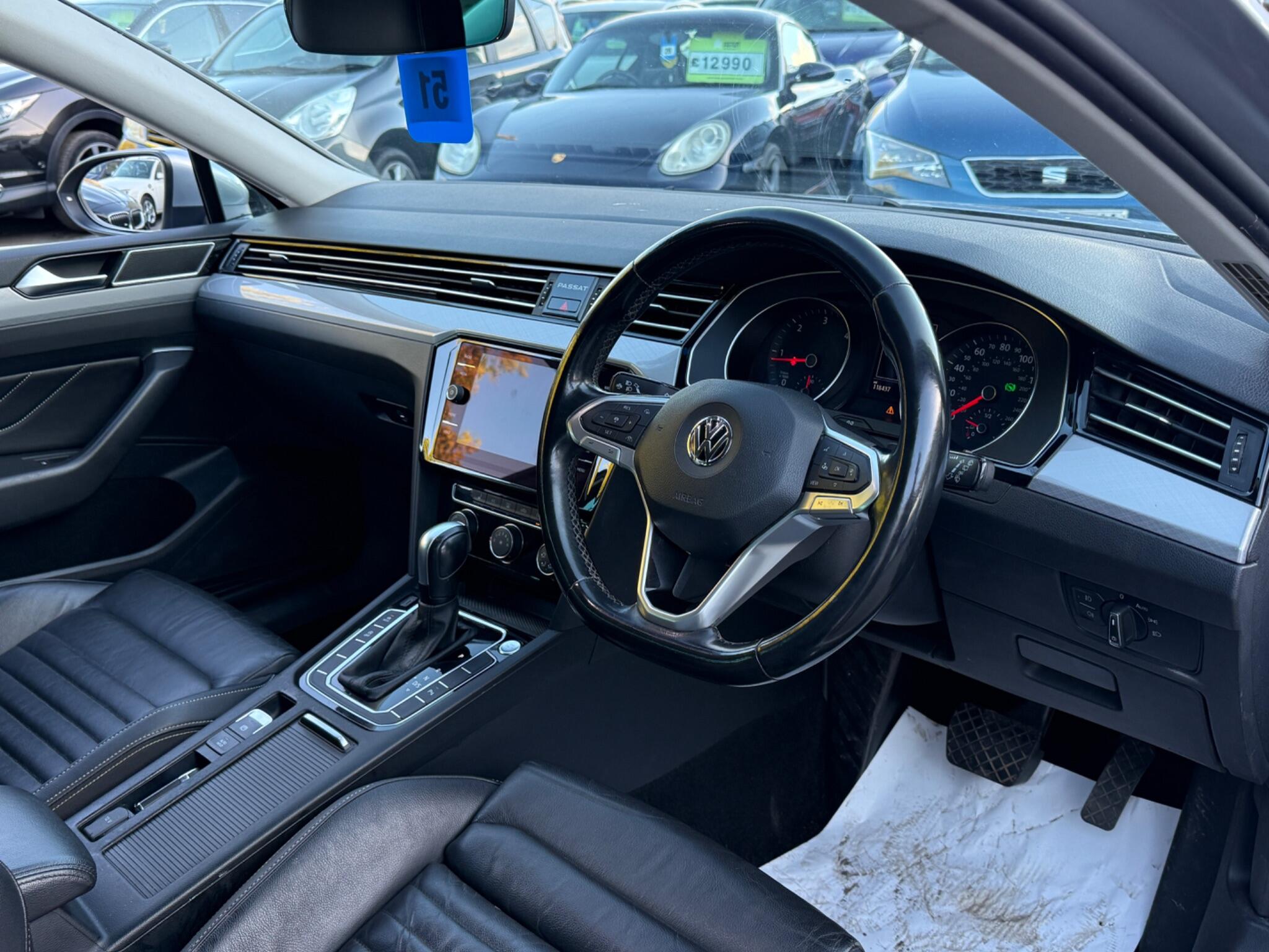 Volkswagen Passat - Image 32