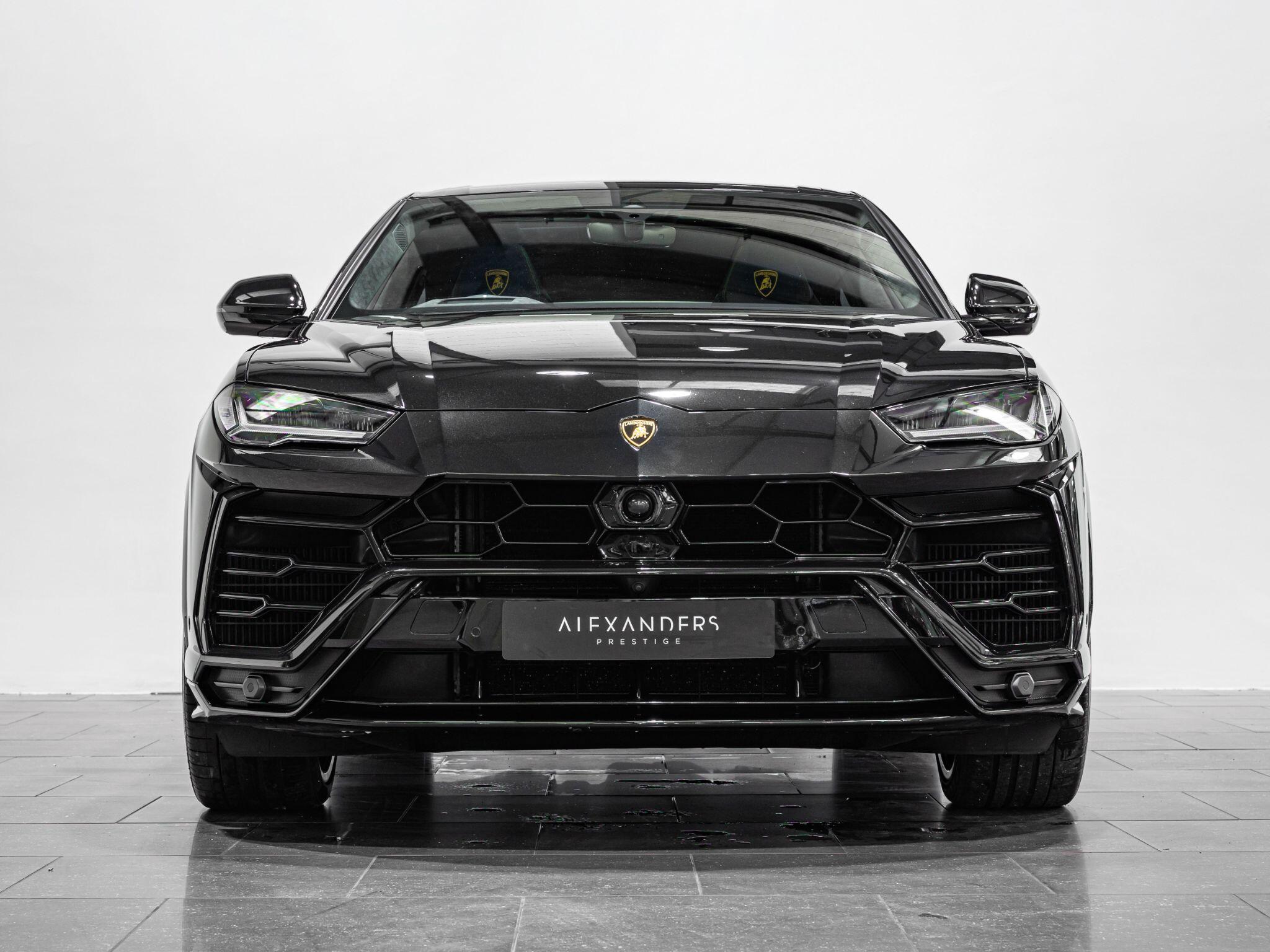 Lamborghini Urus view 10