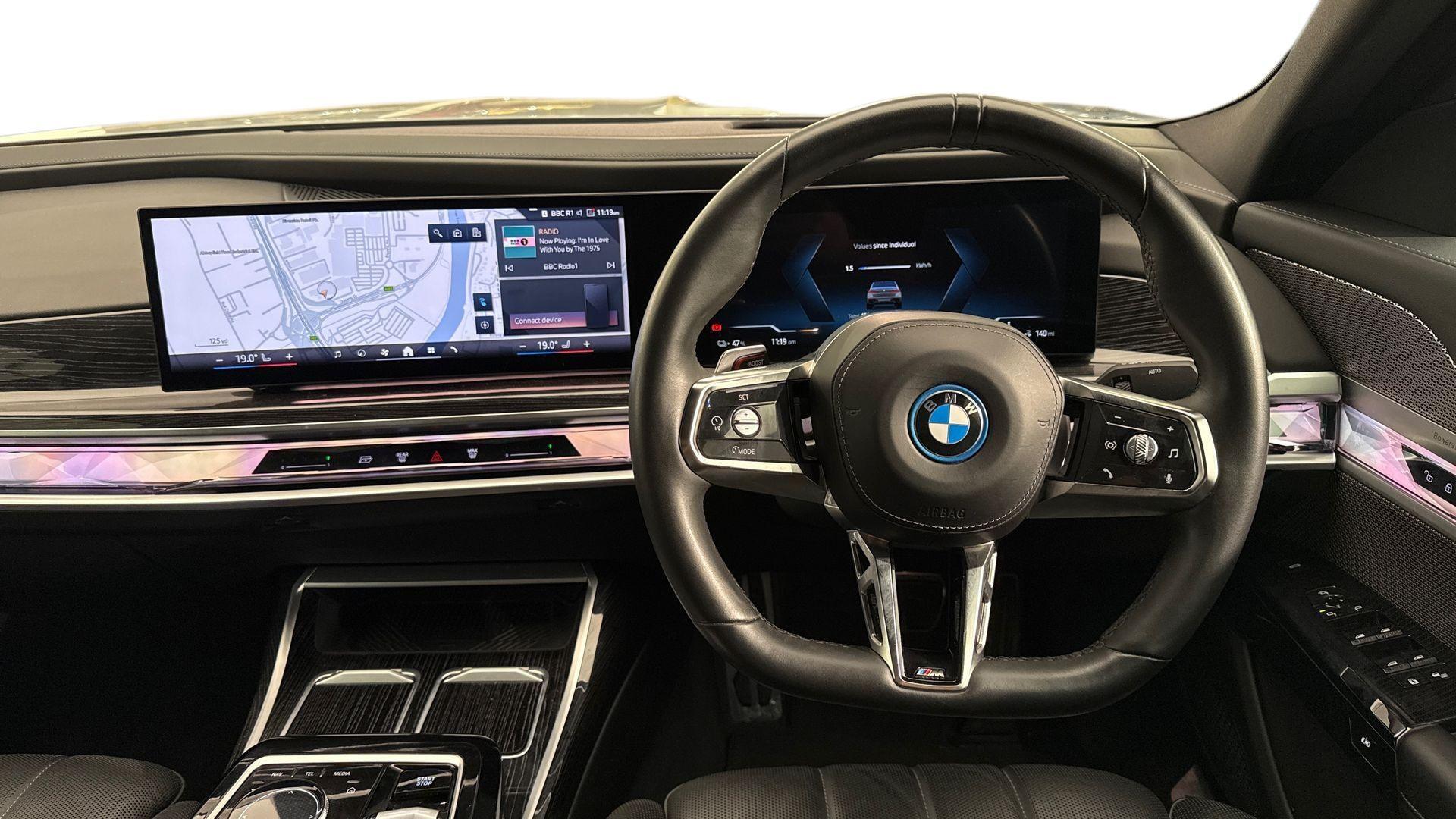 BMW I7 view 5