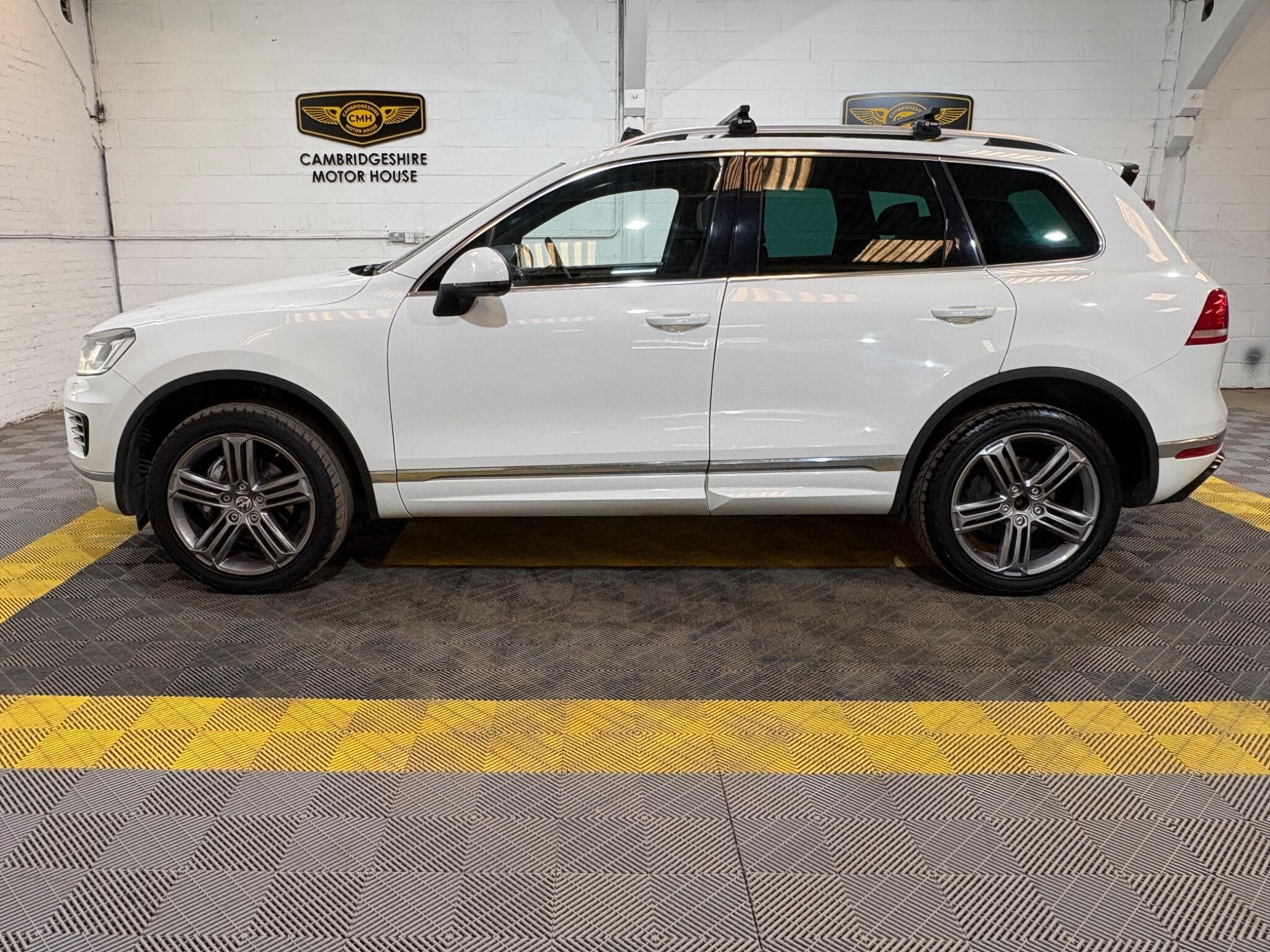 Volkswagen Touareg view 44