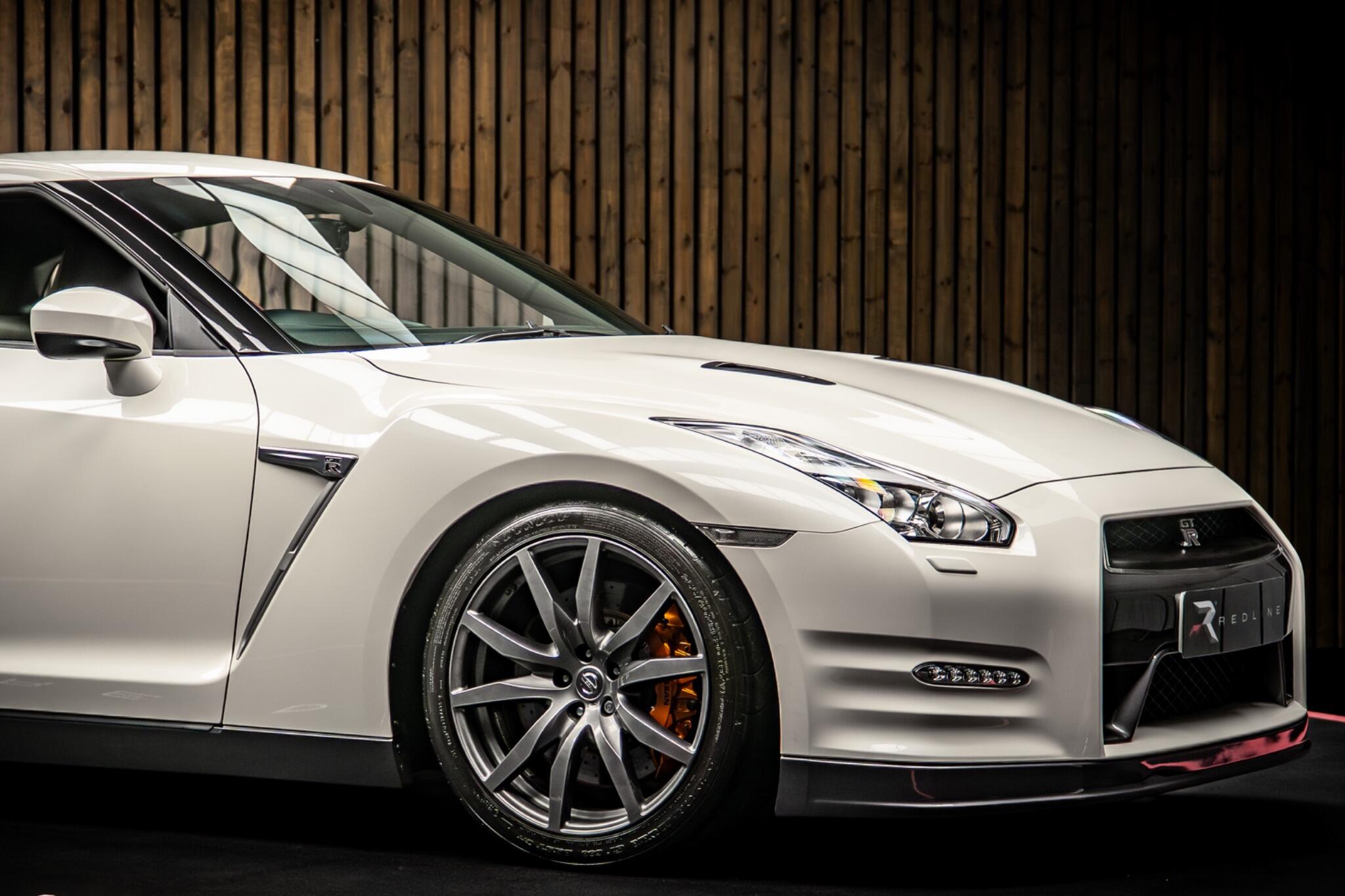 Nissan GT-R view 10