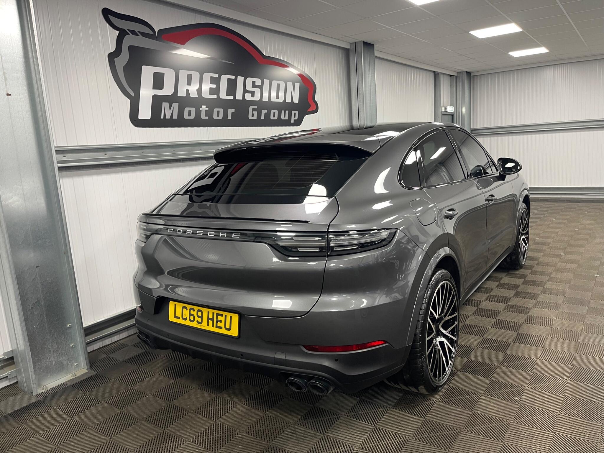 Porsche Cayenne view 30