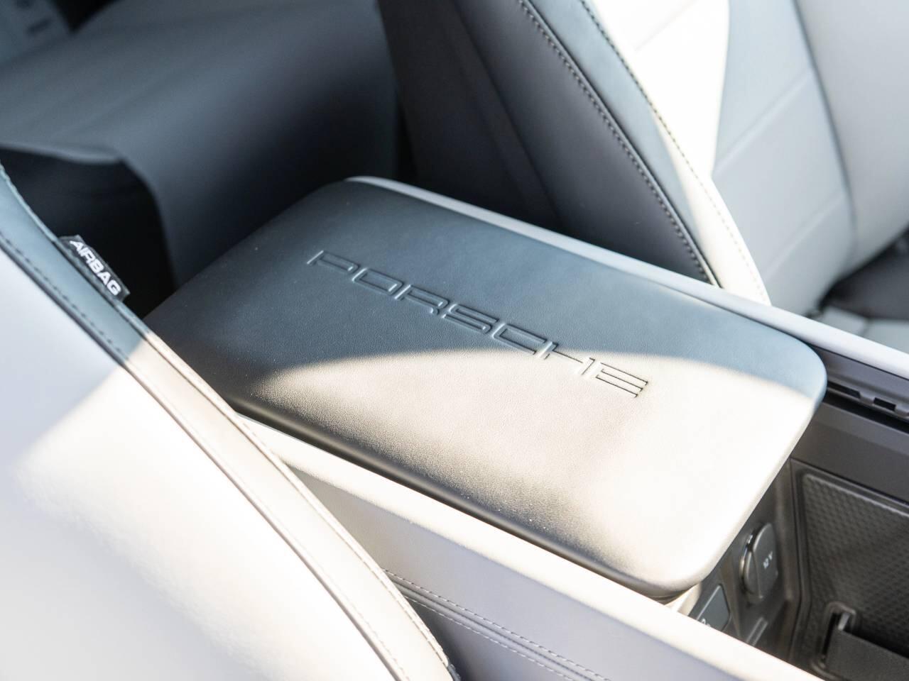 Porsche Cayenne view 31