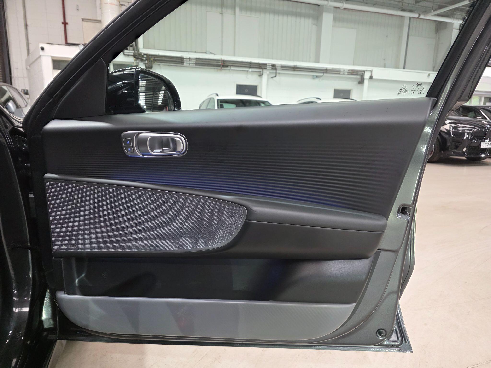 Hyundai Ioniq 6 view 16