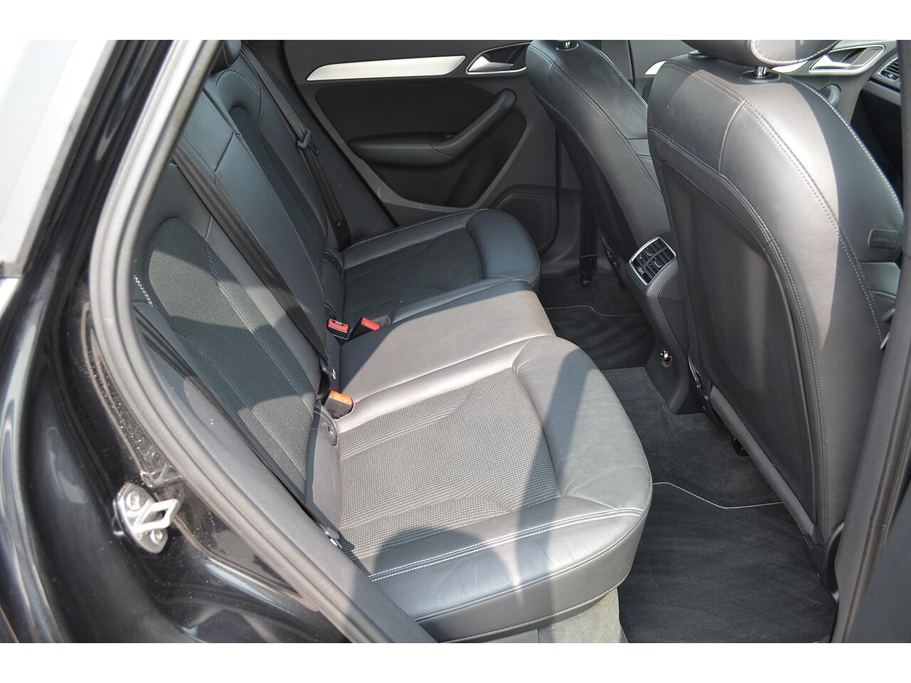 Audi Q3 view 23
