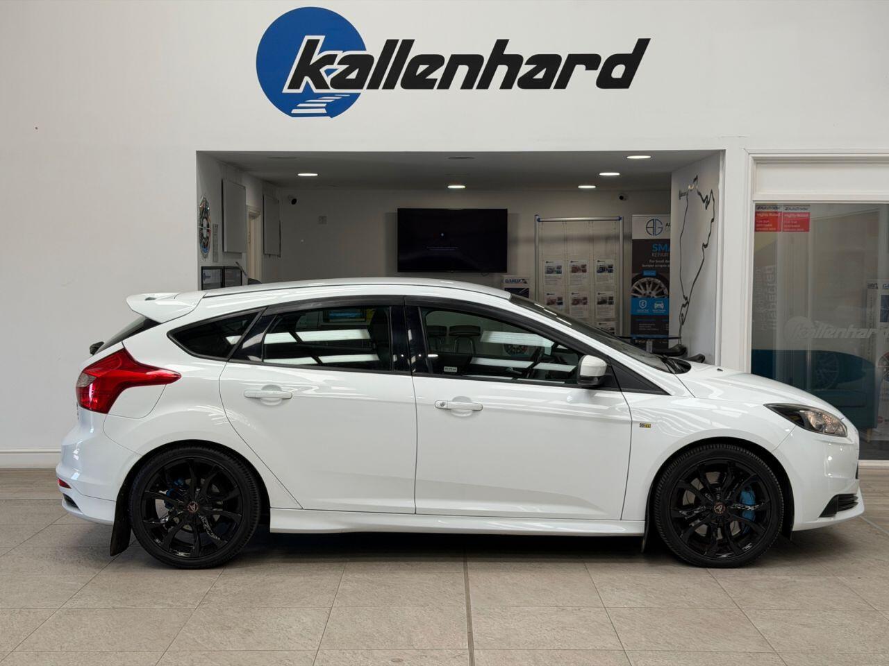 Ford Focus view 2
