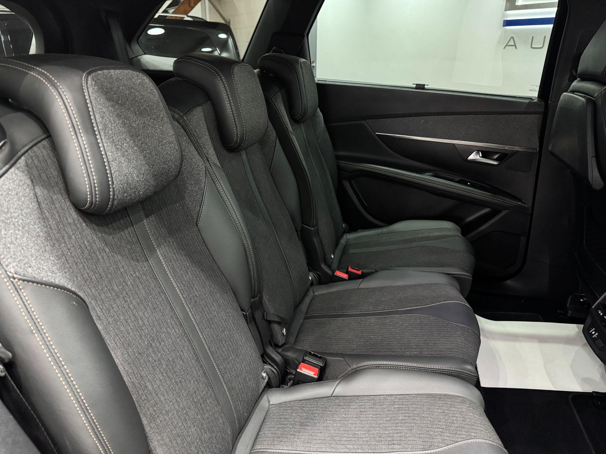 Peugeot 5008 view 45