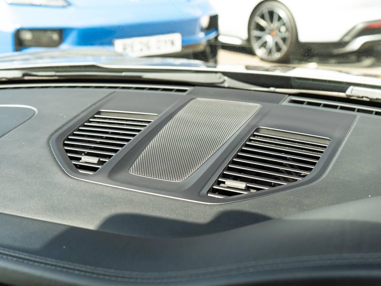 Porsche 911 view 38