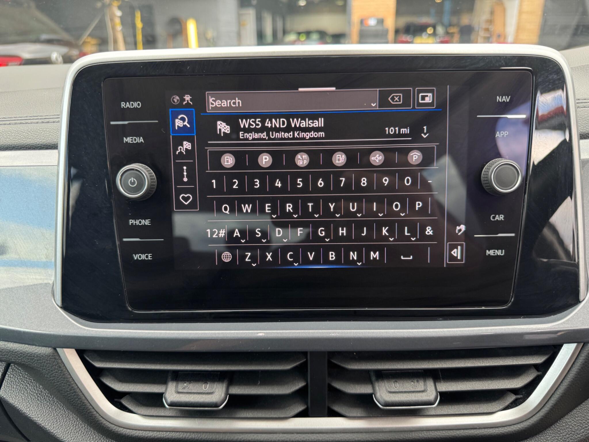 Volkswagen T-Roc view 40
