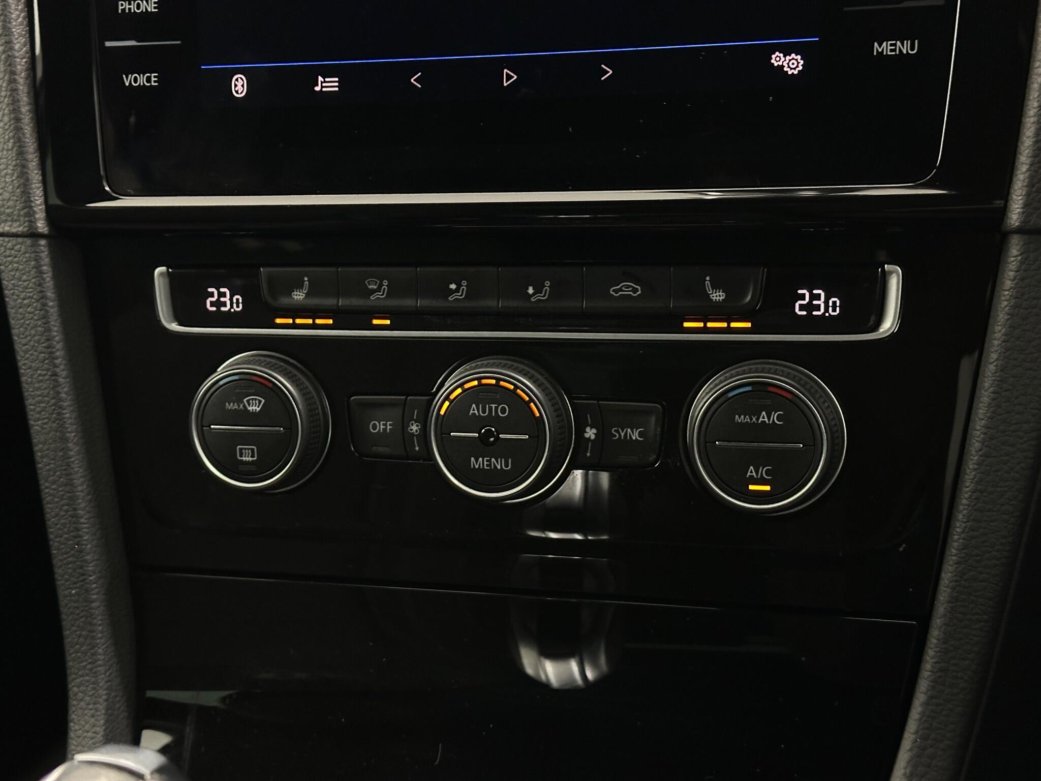 Volkswagen Golf view 22