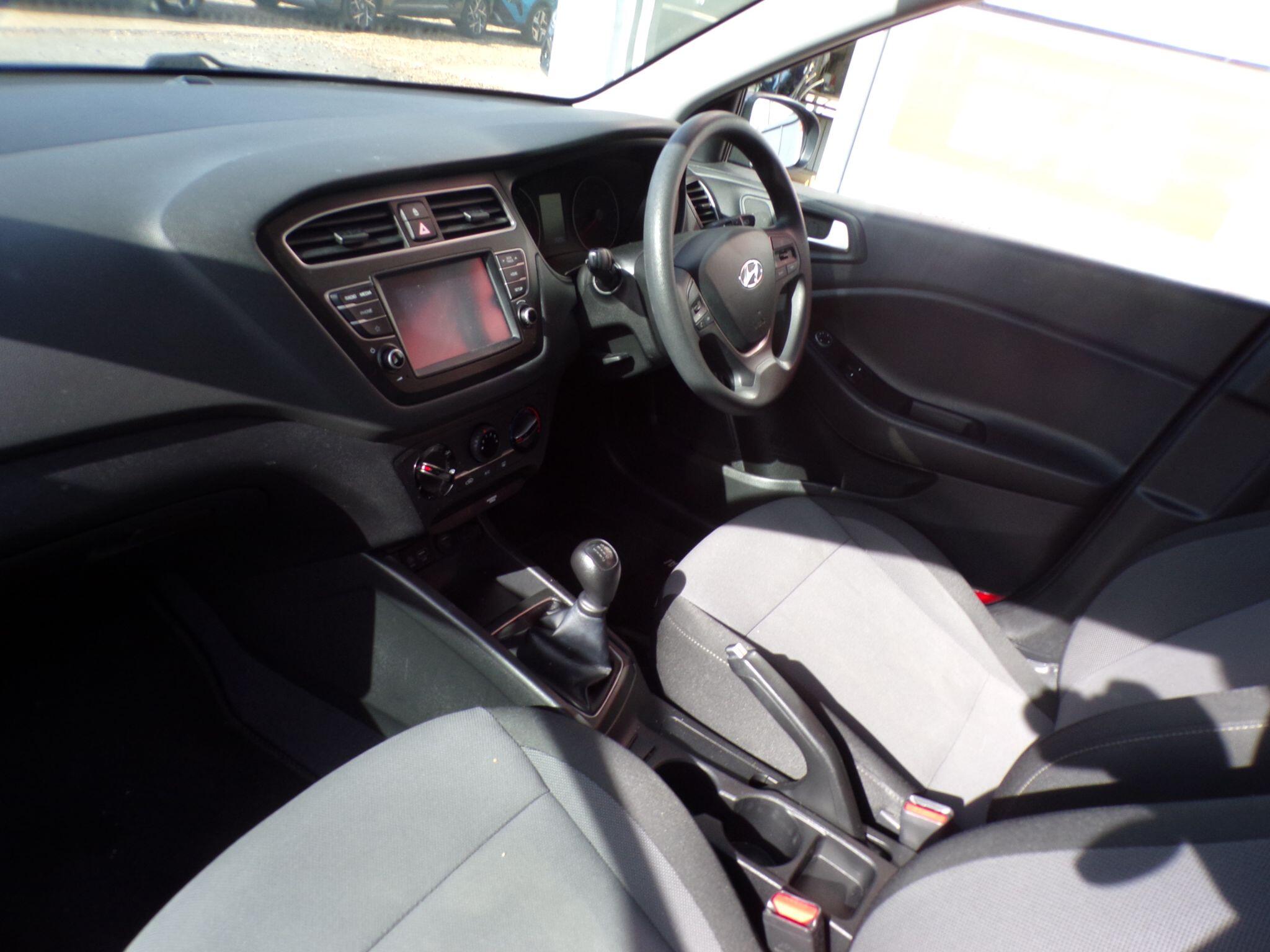 Hyundai i20 view 6