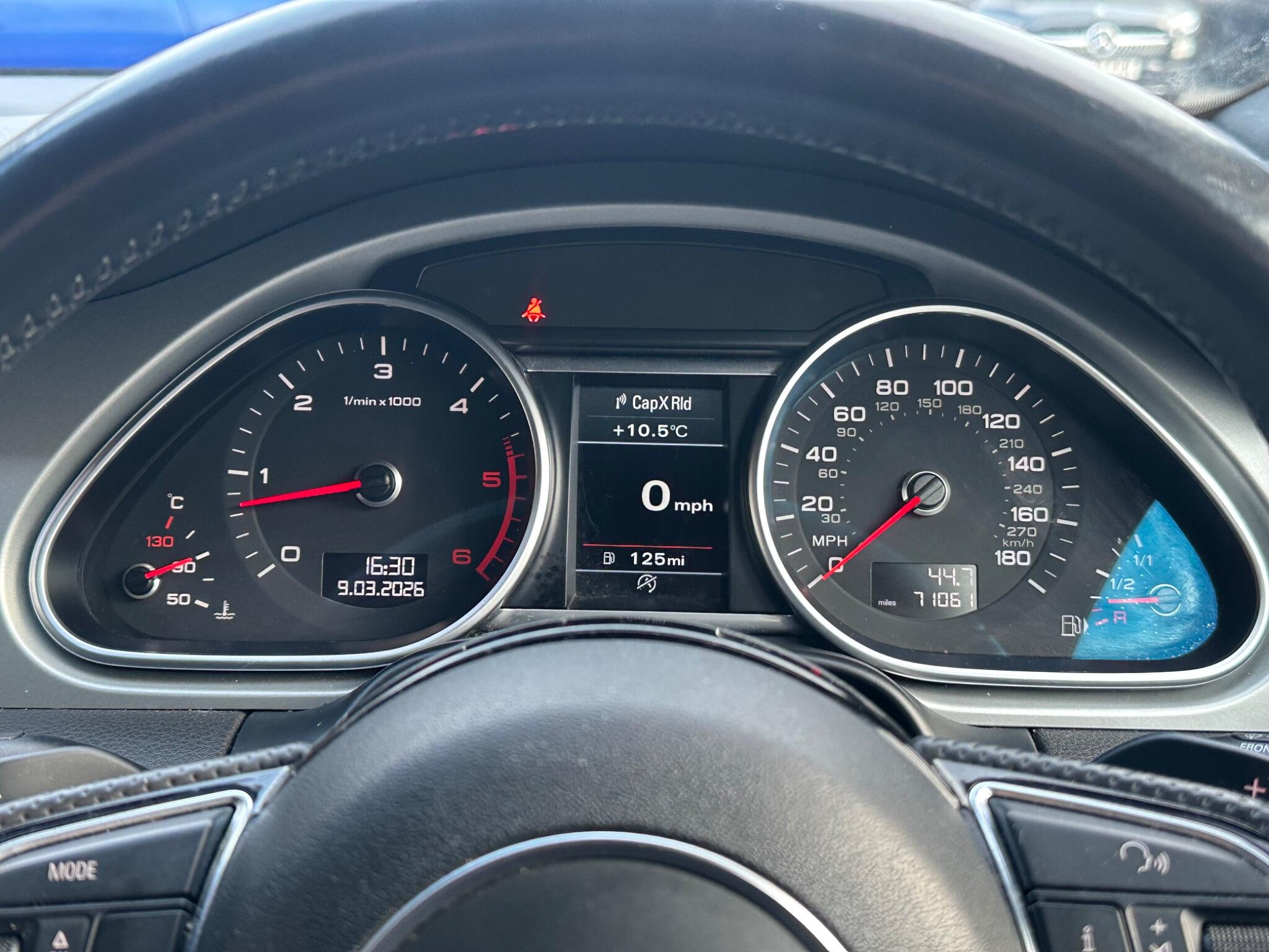 Audi Q7 view 16