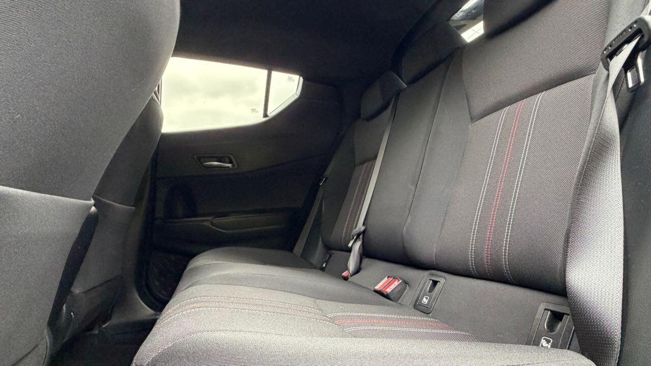 Toyota C-HR view 14