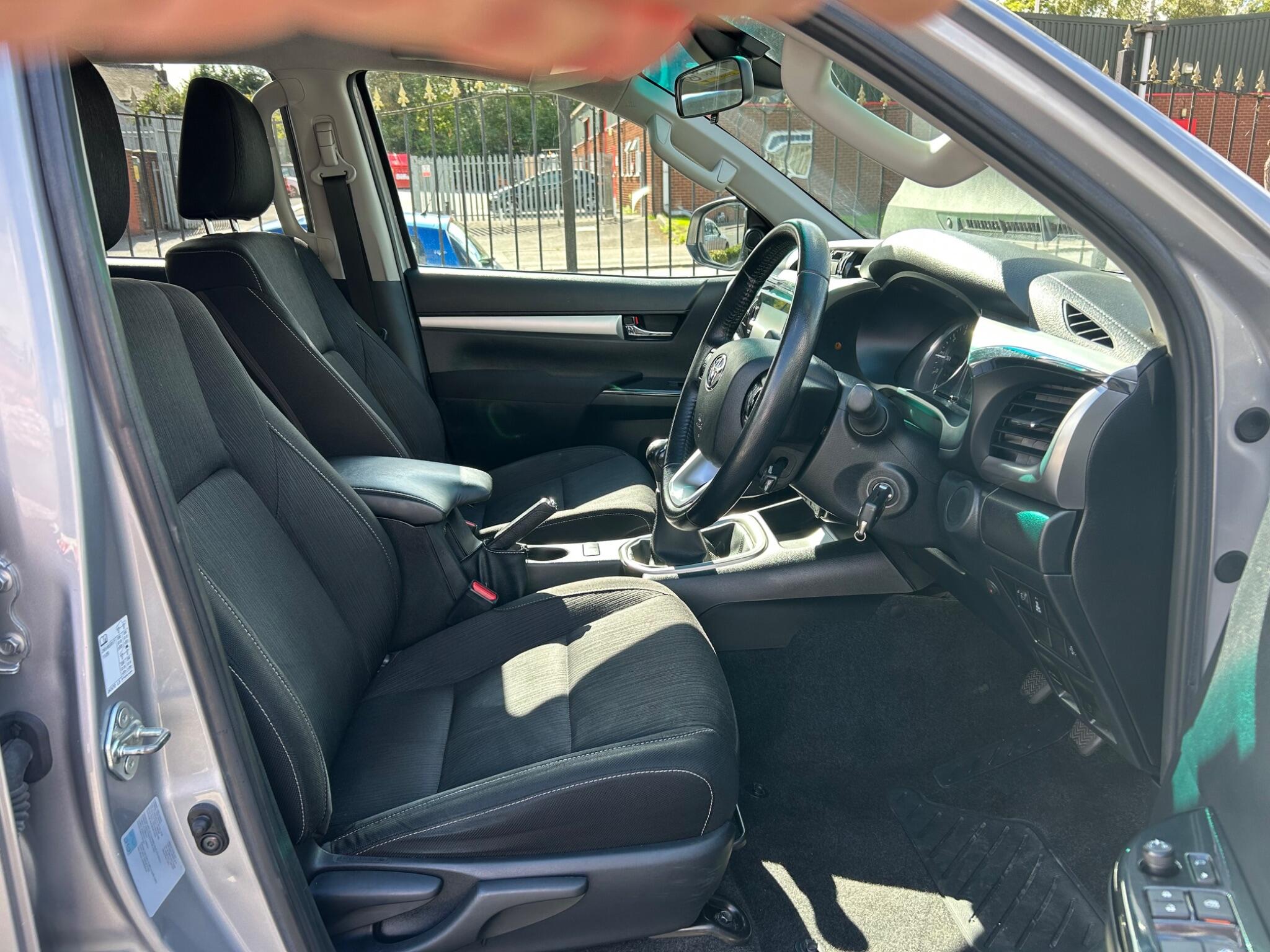 Toyota Hilux view 14