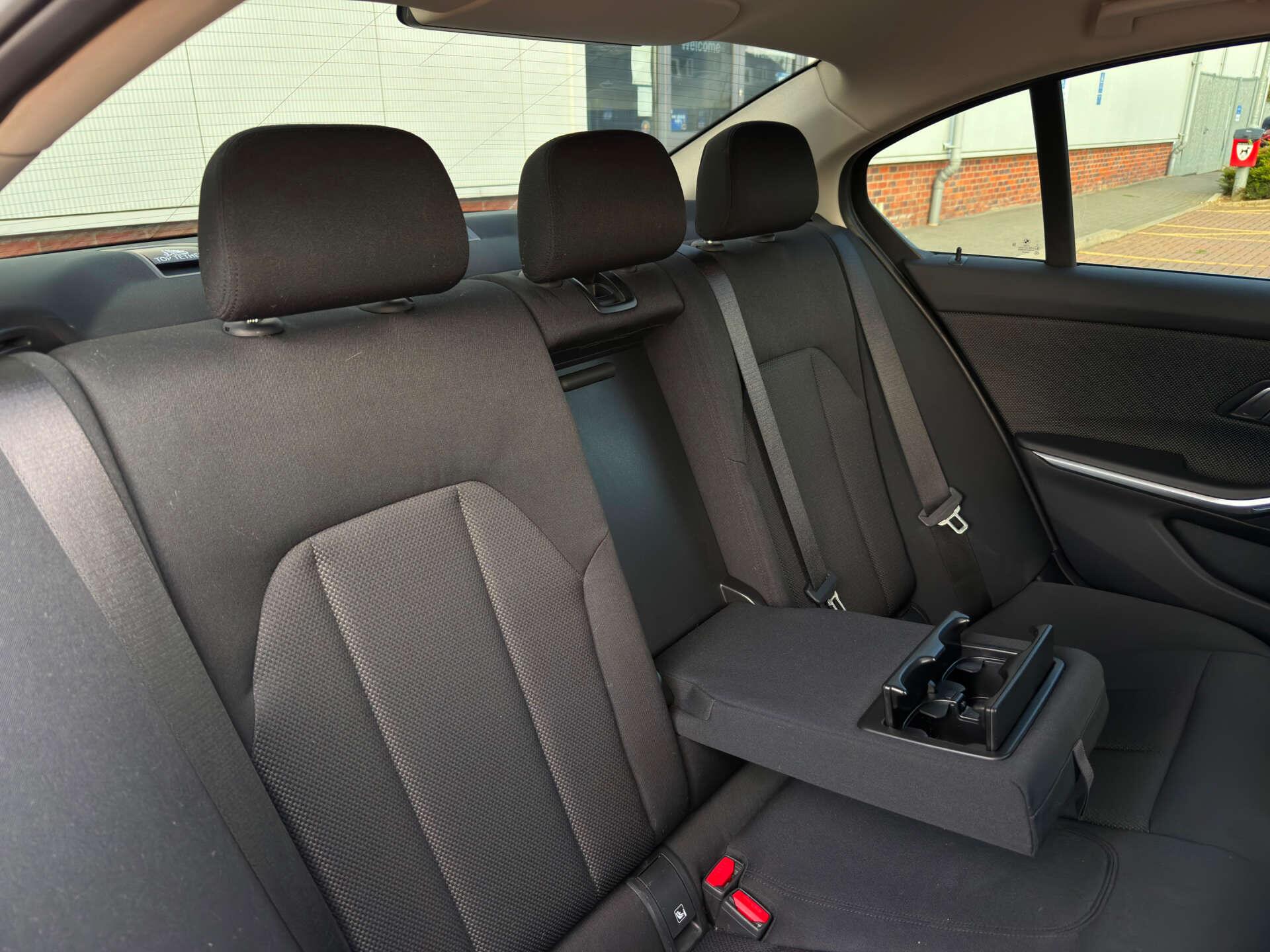 BMW 3 Series view 17