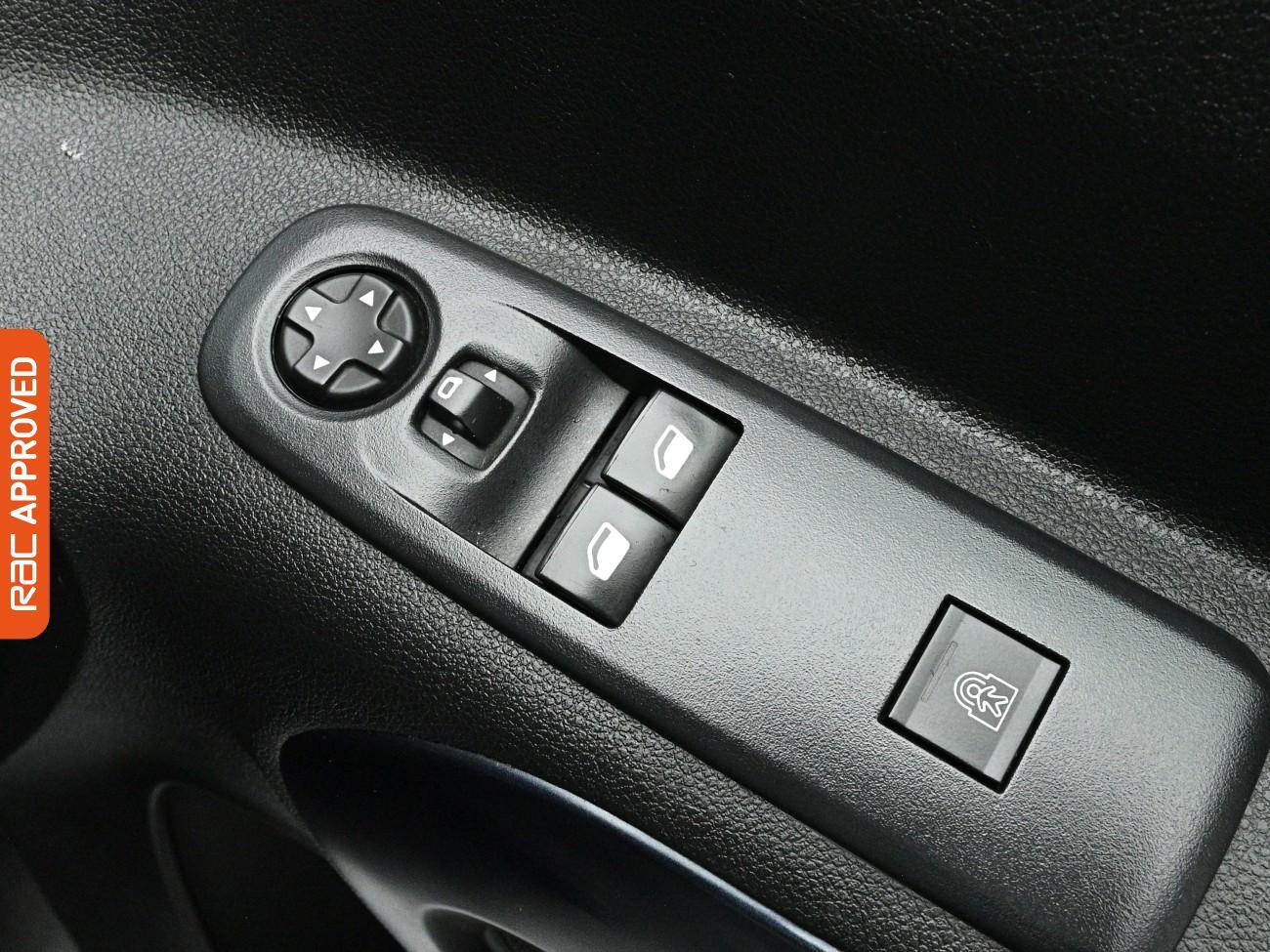 Peugeot E-Rifter view 26