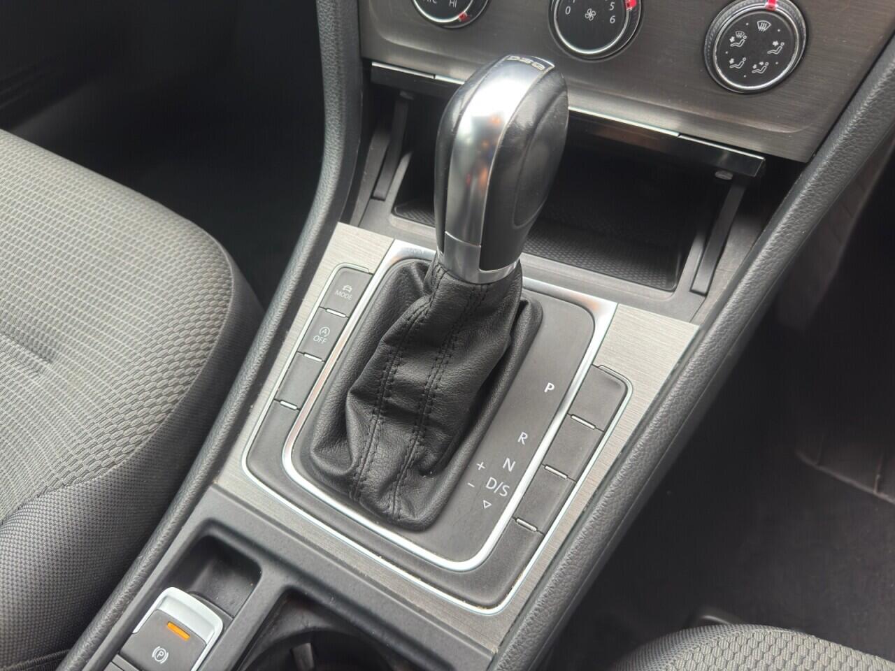 Volkswagen Golf view 23