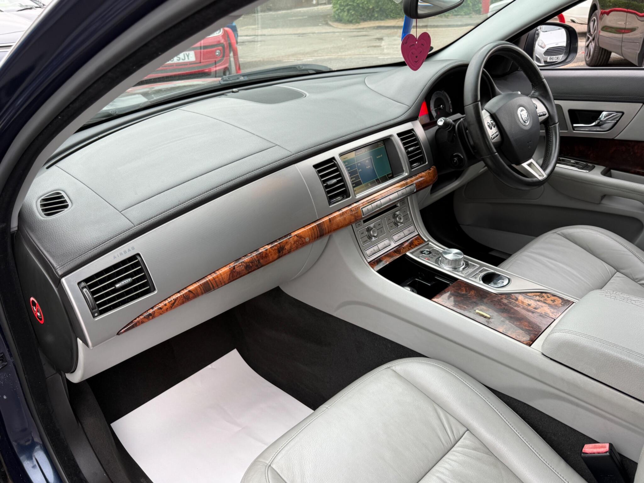 Jaguar XF - Image 42