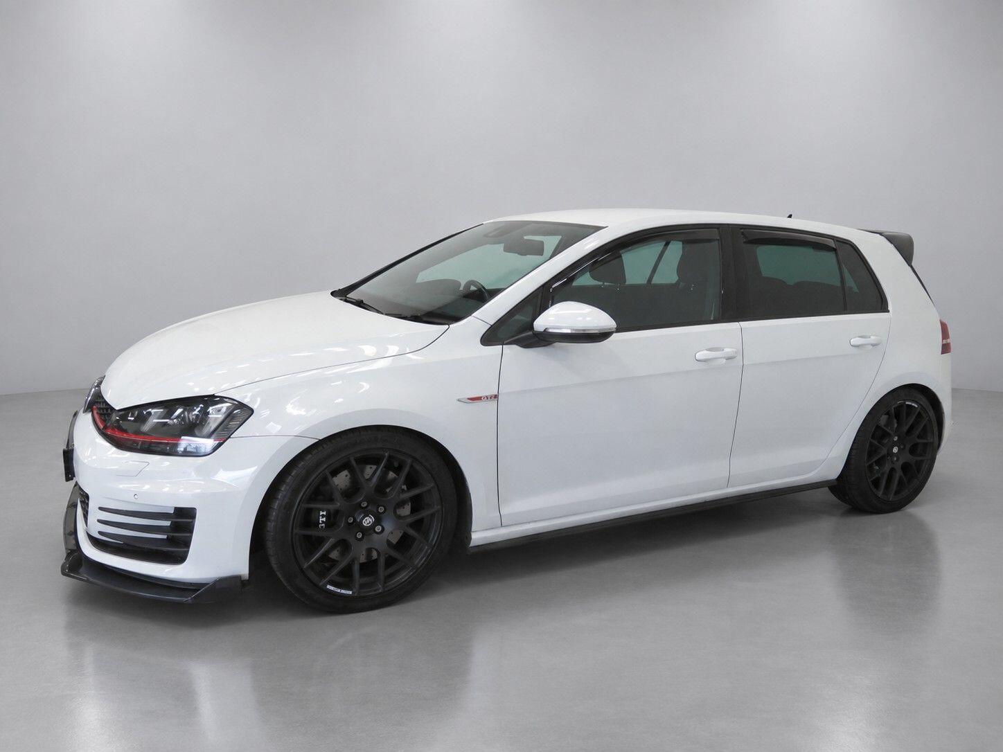 Volkswagen Golf view 5
