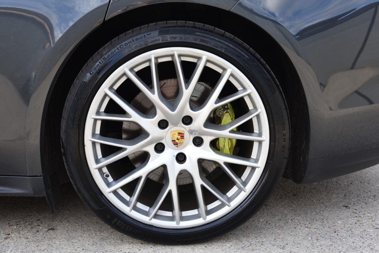 Porsche Panamera view 79