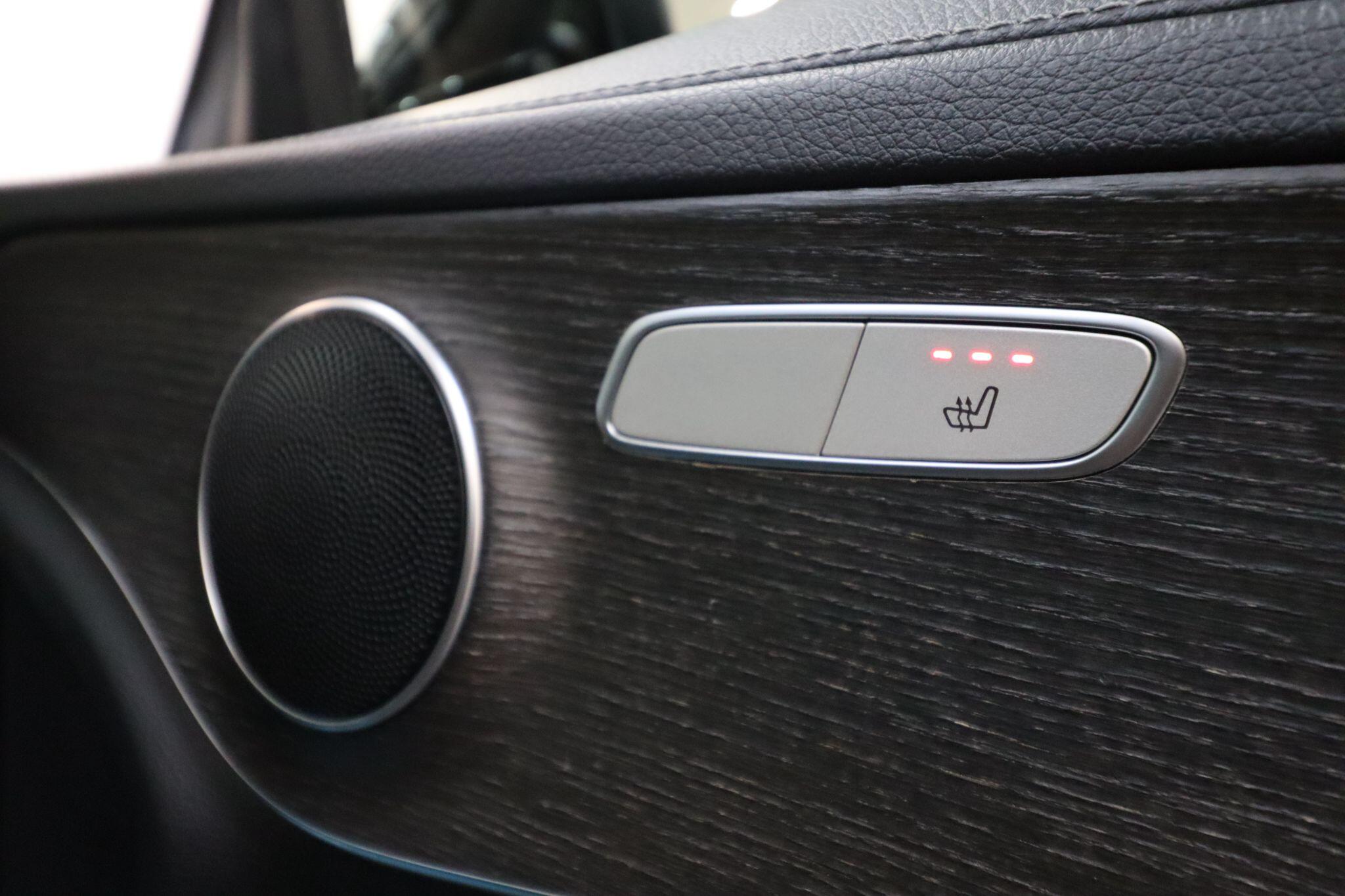 Mercedes-Benz C Class view 16