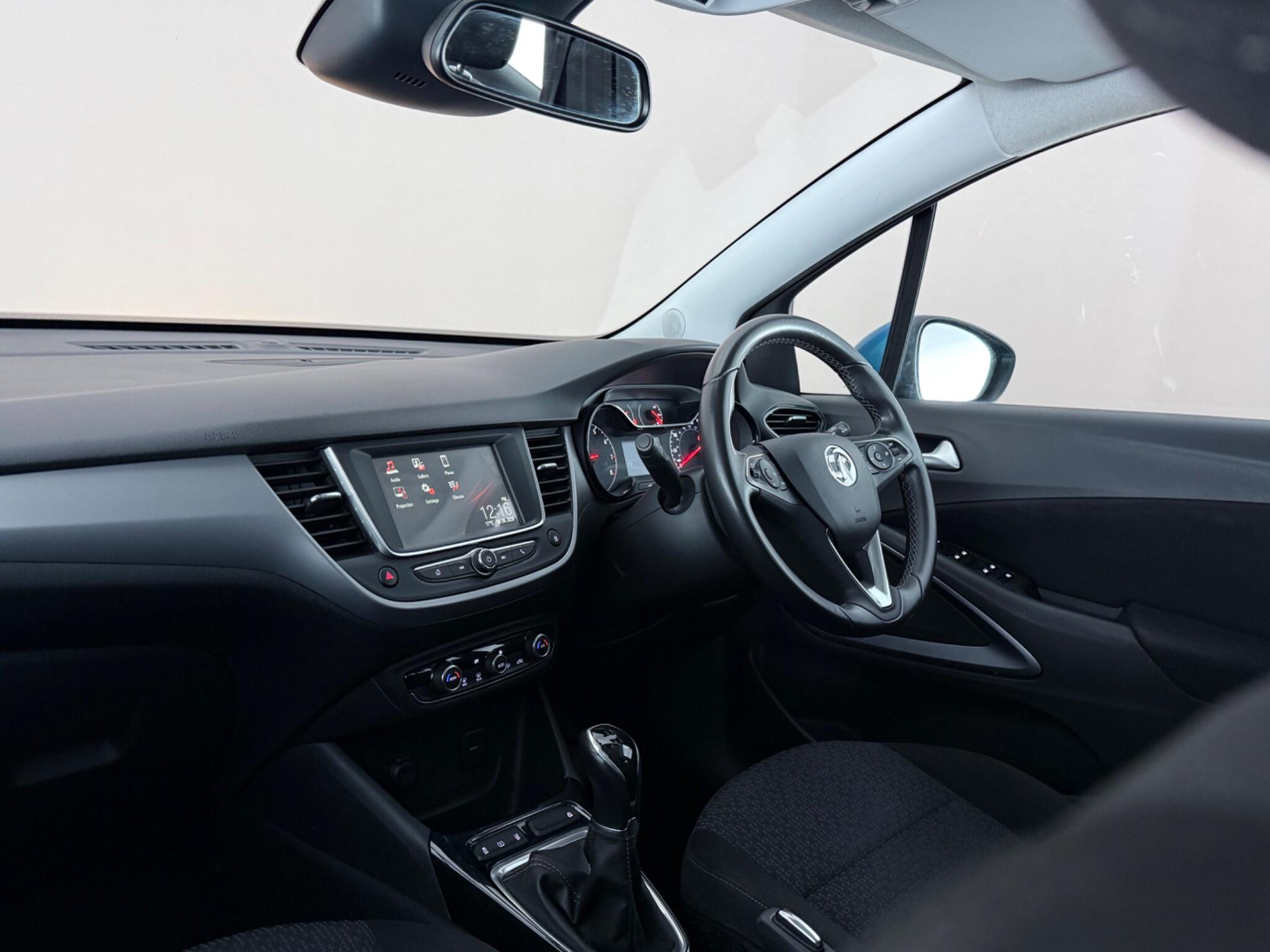 Vauxhall Crossland X view 4