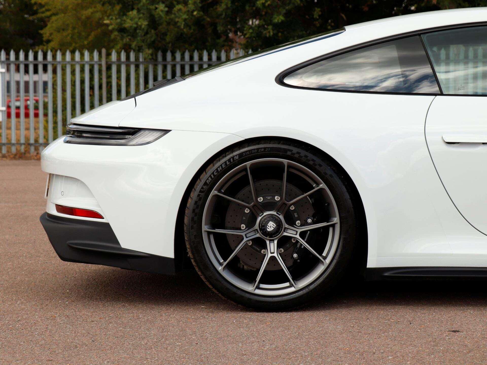 Porsche 911 view 34