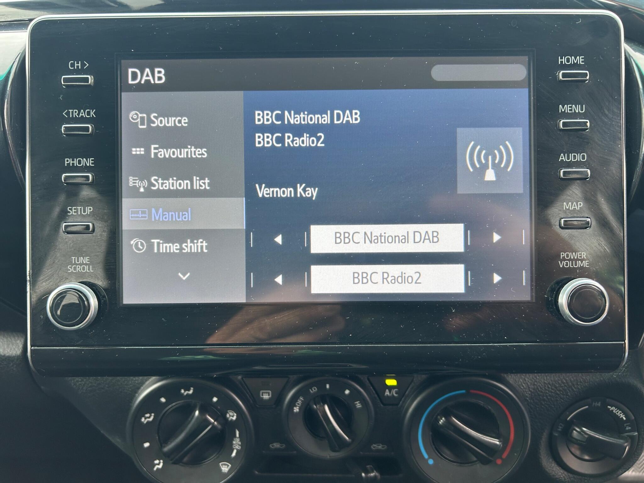 Toyota Hilux view 26