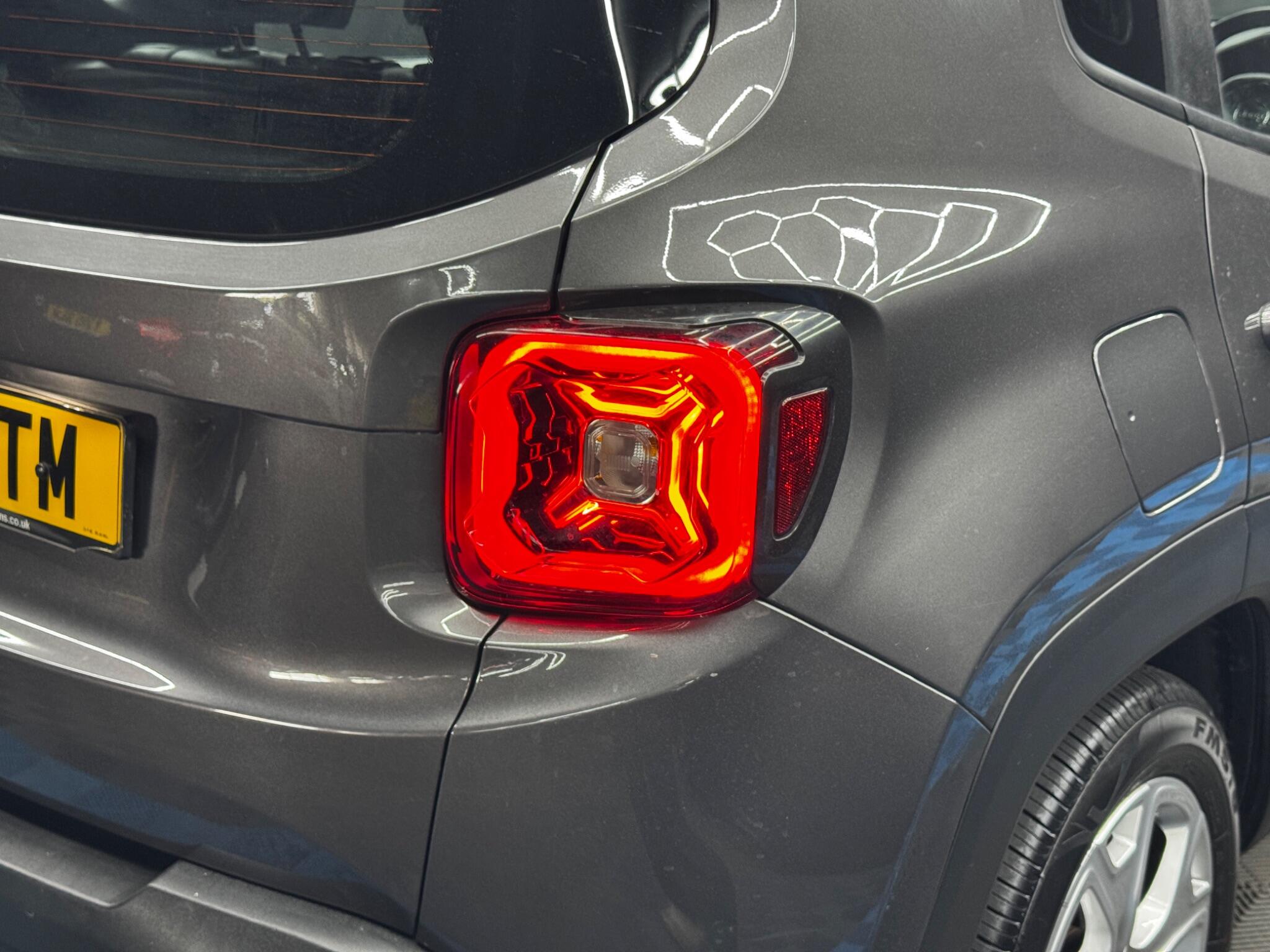 Jeep Renegade view 41