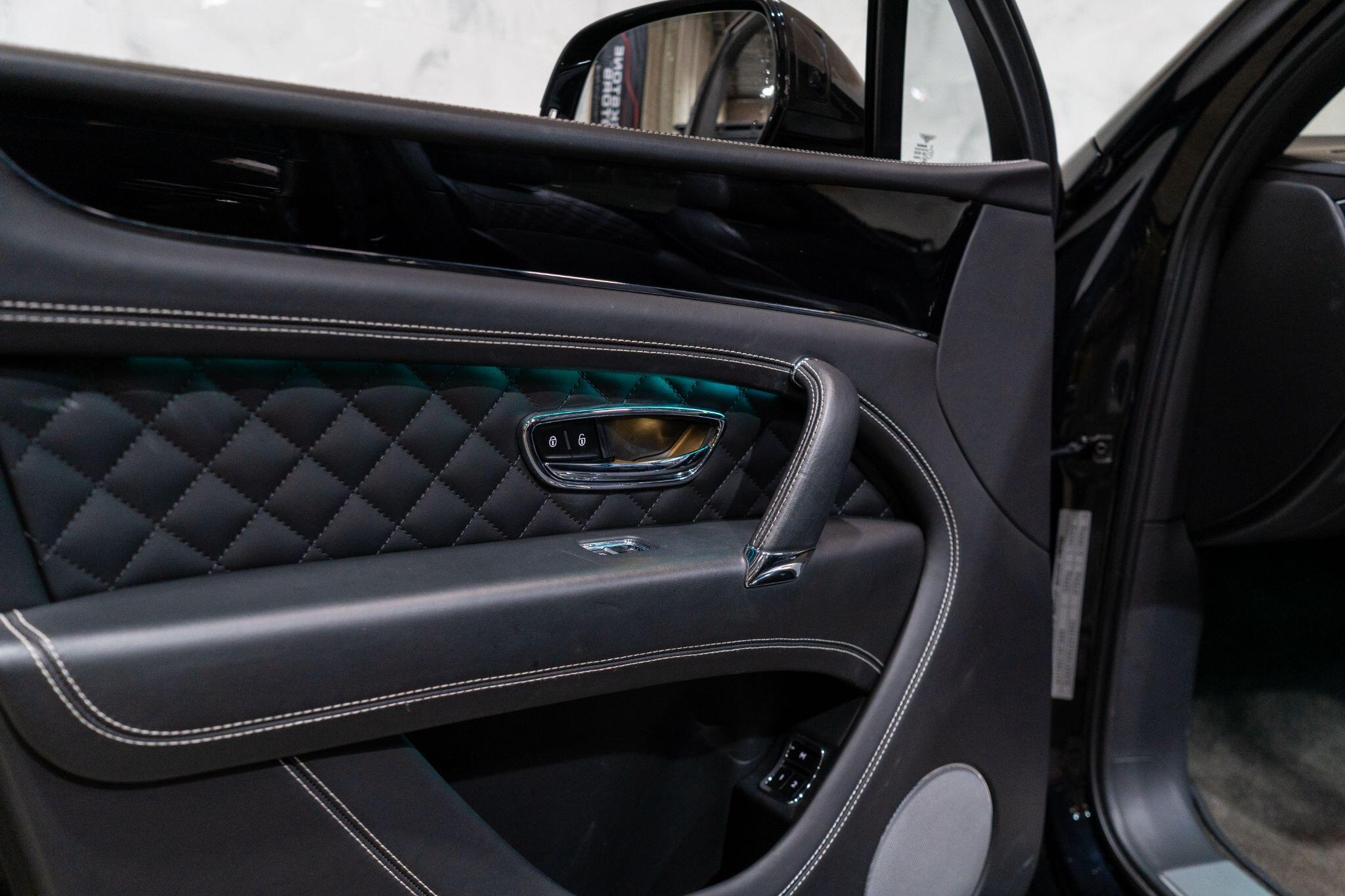 Bentley Bentayga view 40