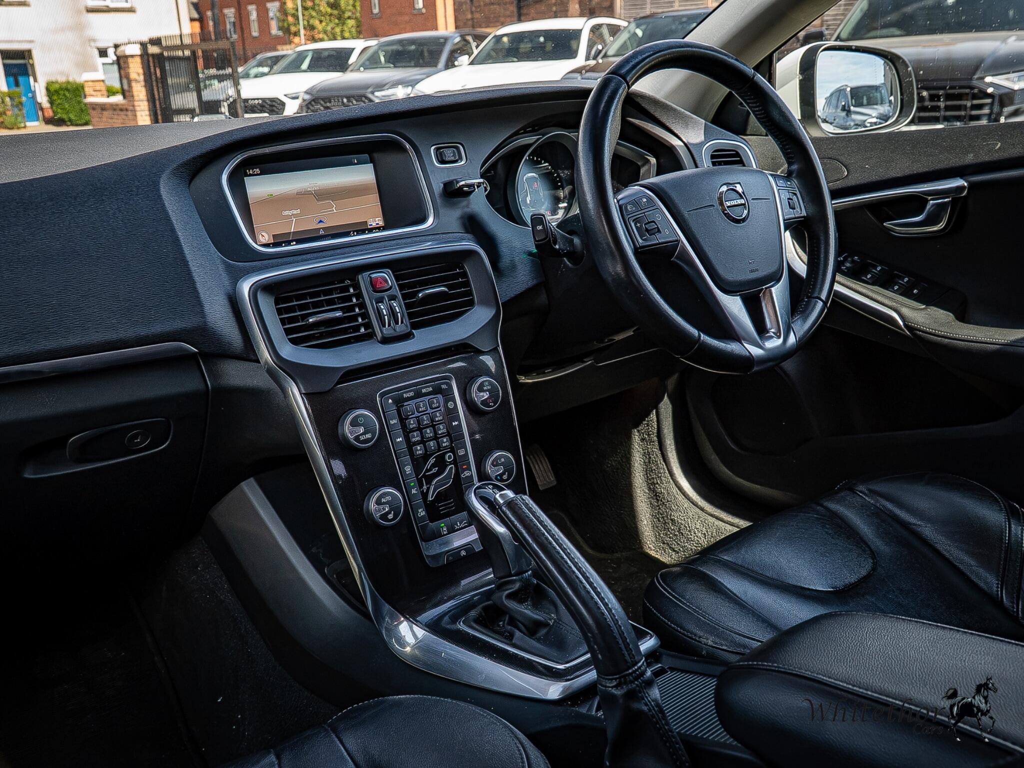 Volvo V40 view 10
