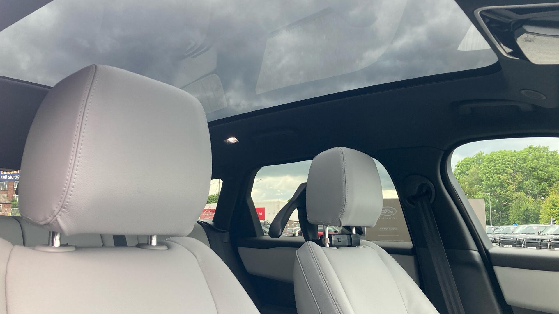 Land Rover Range Rover Velar view 40