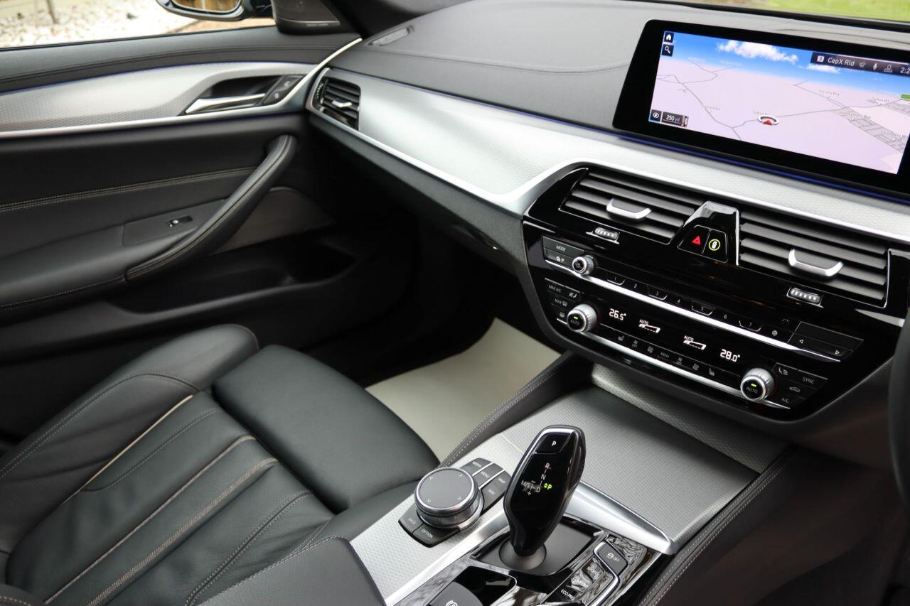 BMW 5 Series view 31