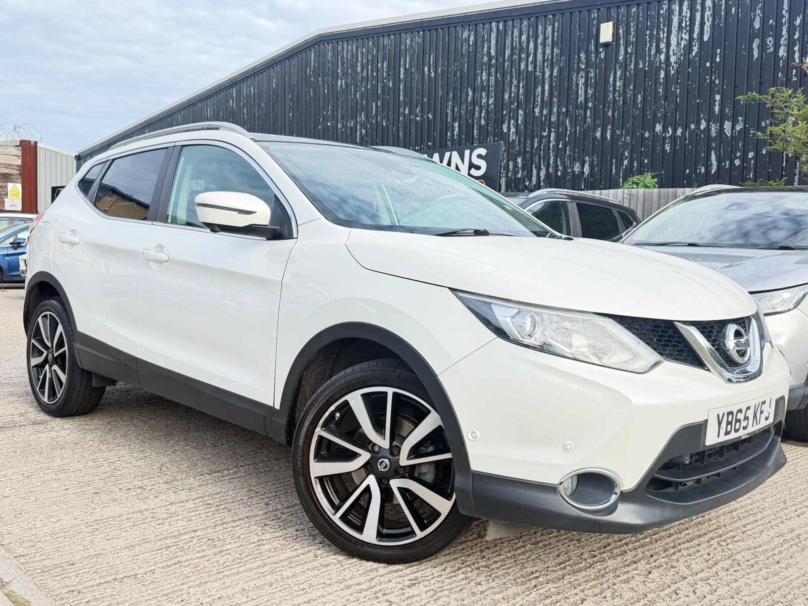2015 Nissan Qashqai in White for sale