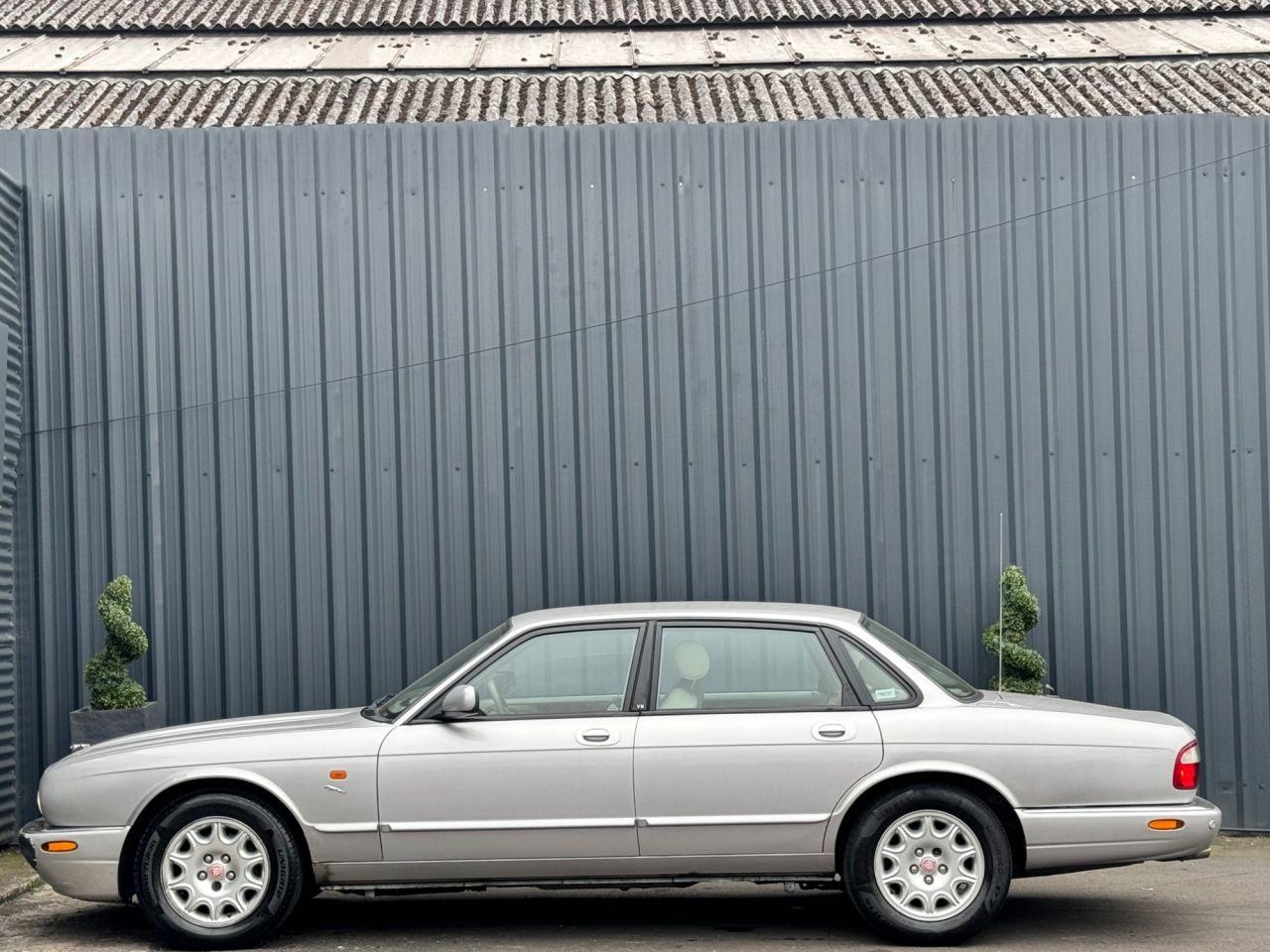 Jaguar XJ view 35