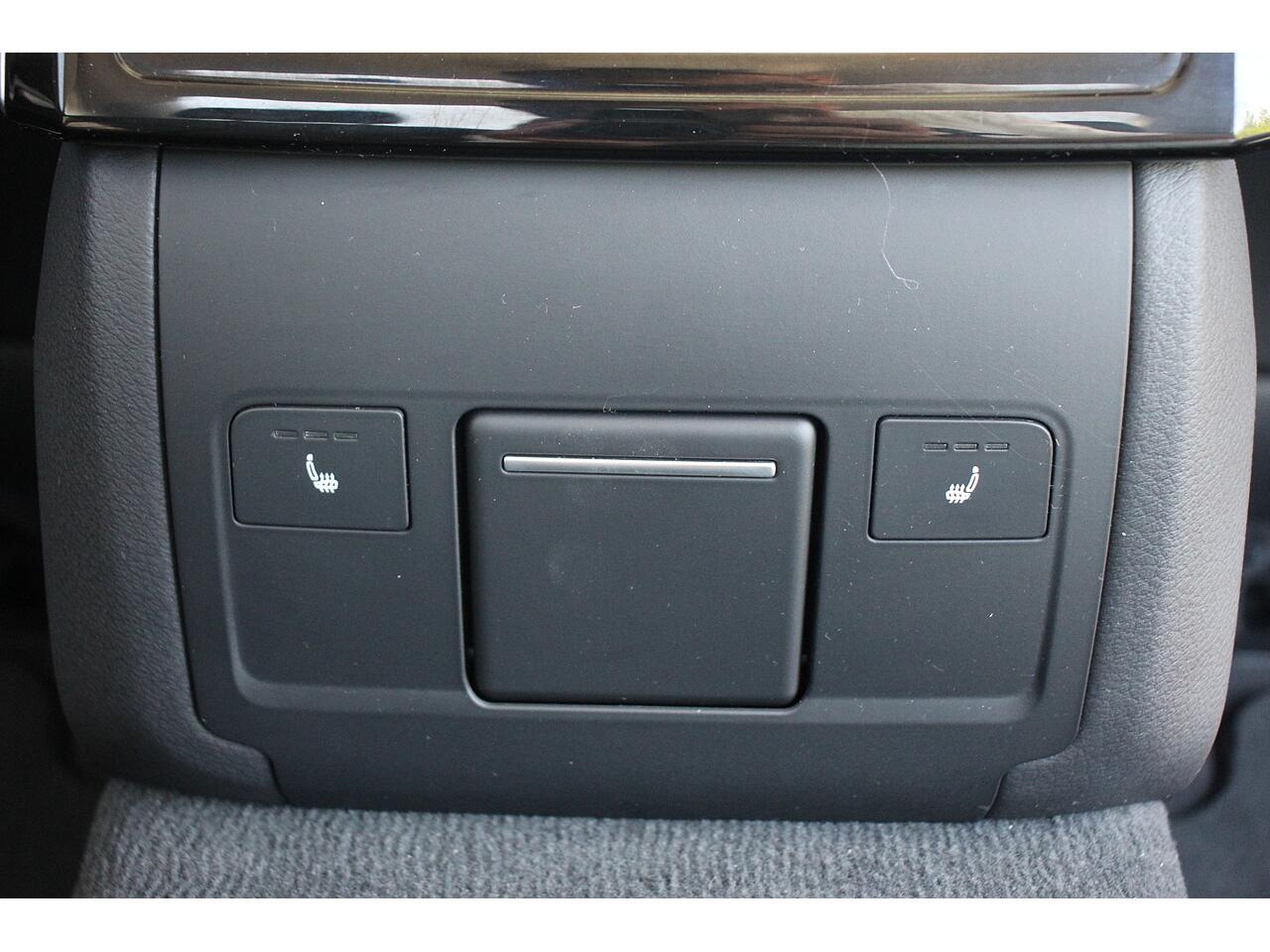 Audi A8 view 19