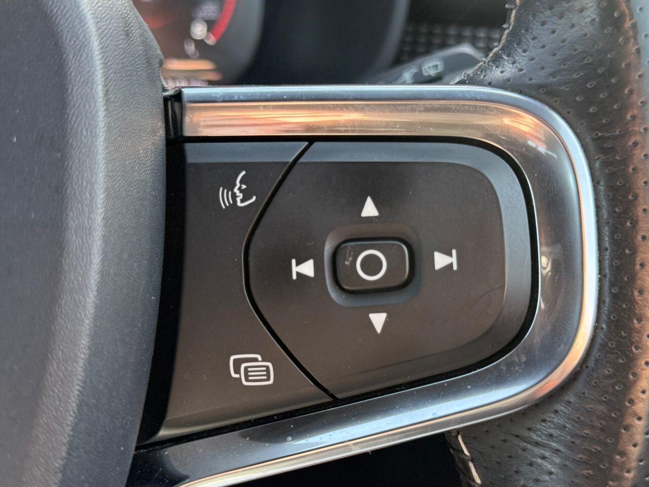 Volvo XC40 view 15