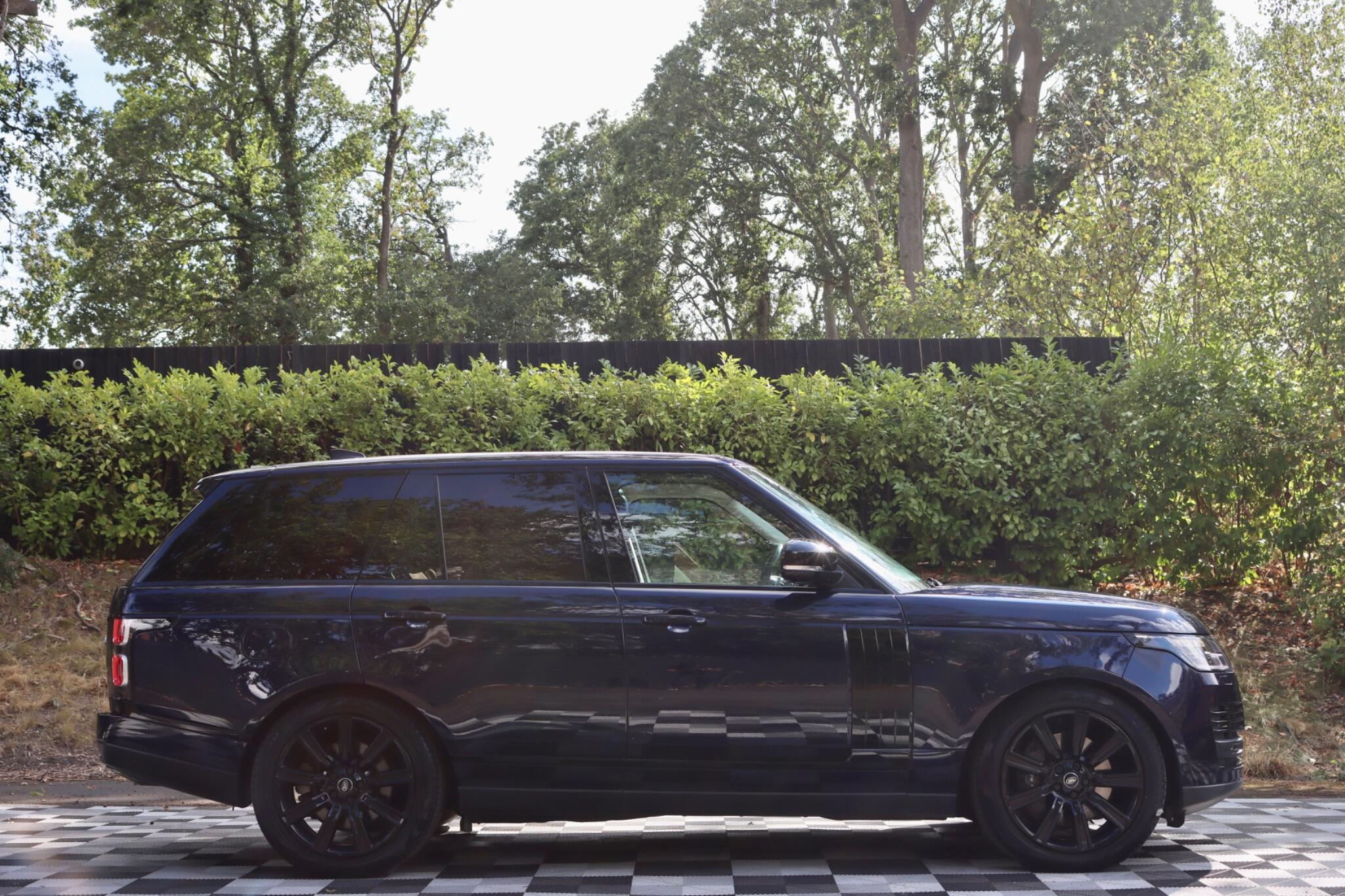 Land Rover Range Rover view 2