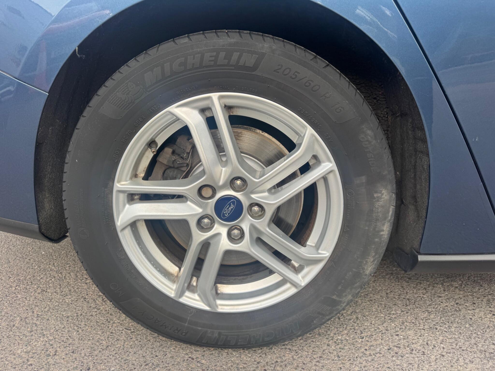 Ford Focus view 25