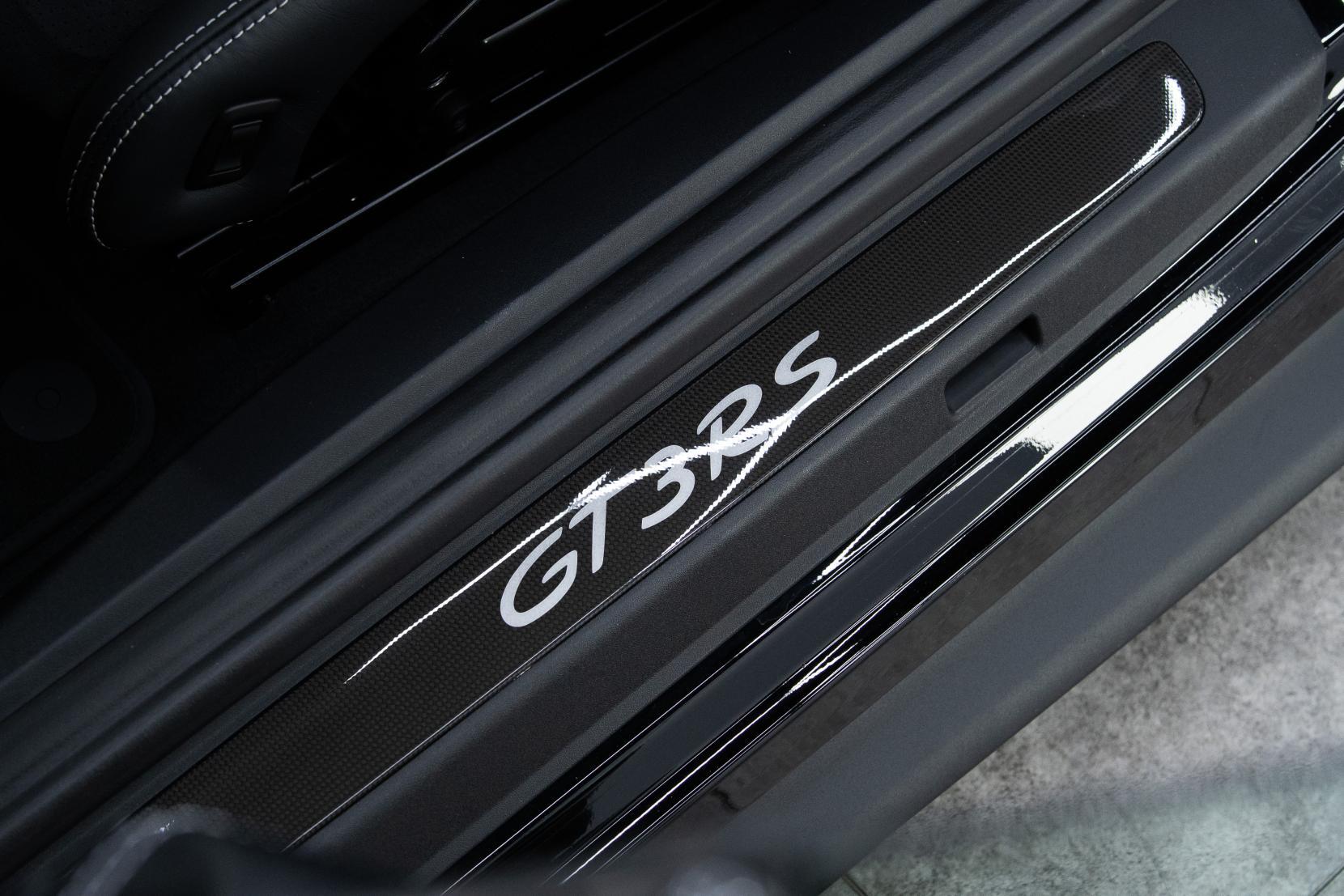 Porsche 911 view 23