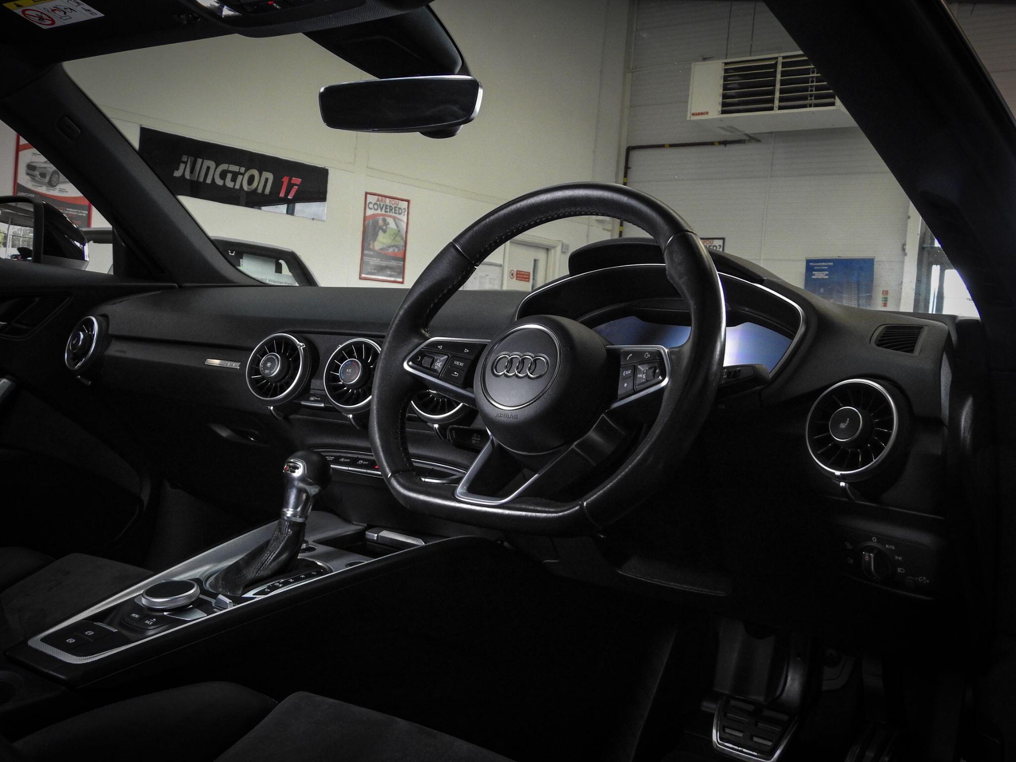 Audi TT view 22