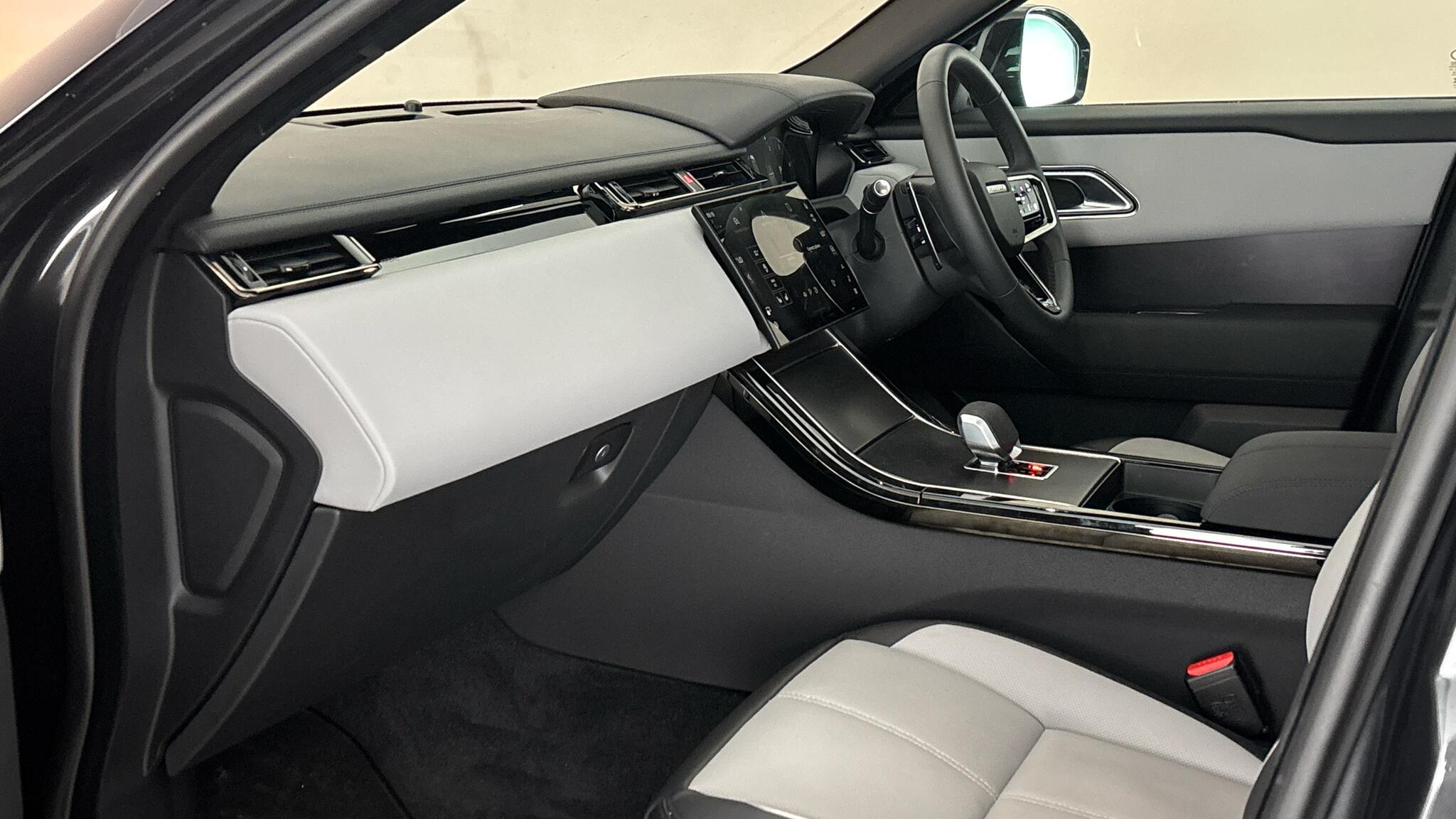 Land Rover Range Rover Velar view 21