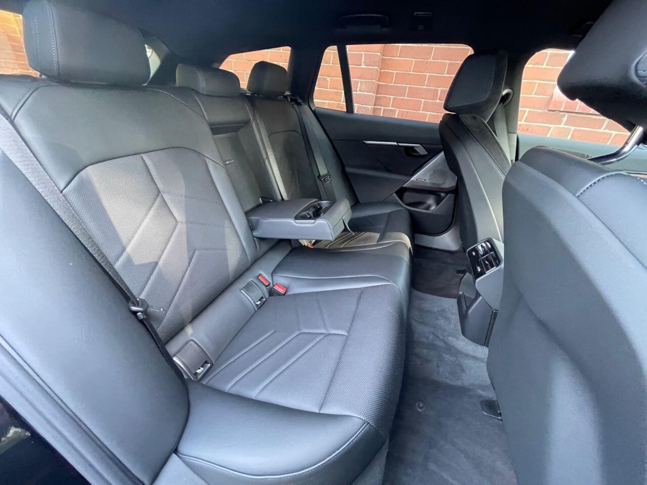 BMW 5 Series view 20