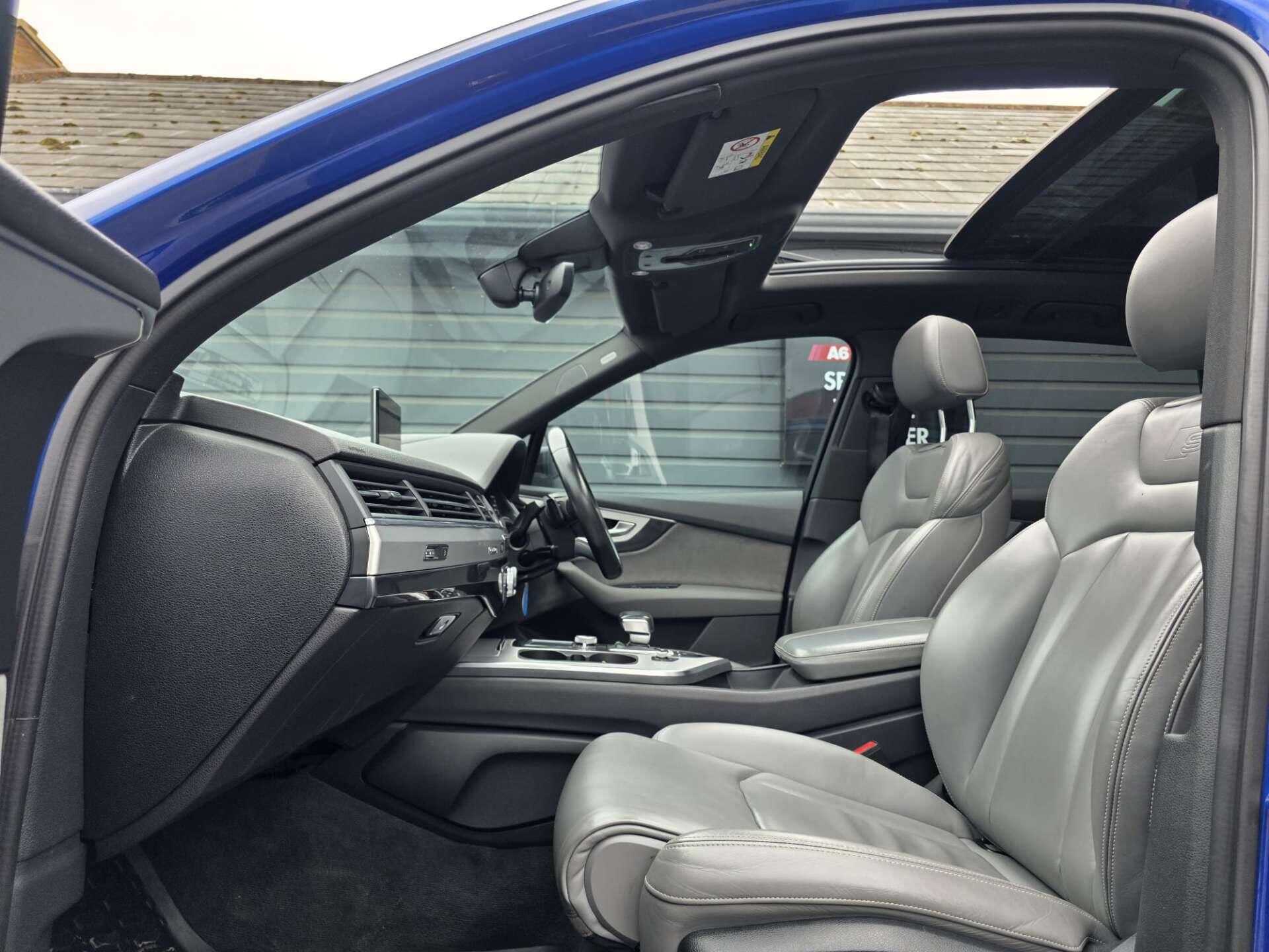 Audi SQ7 view 36